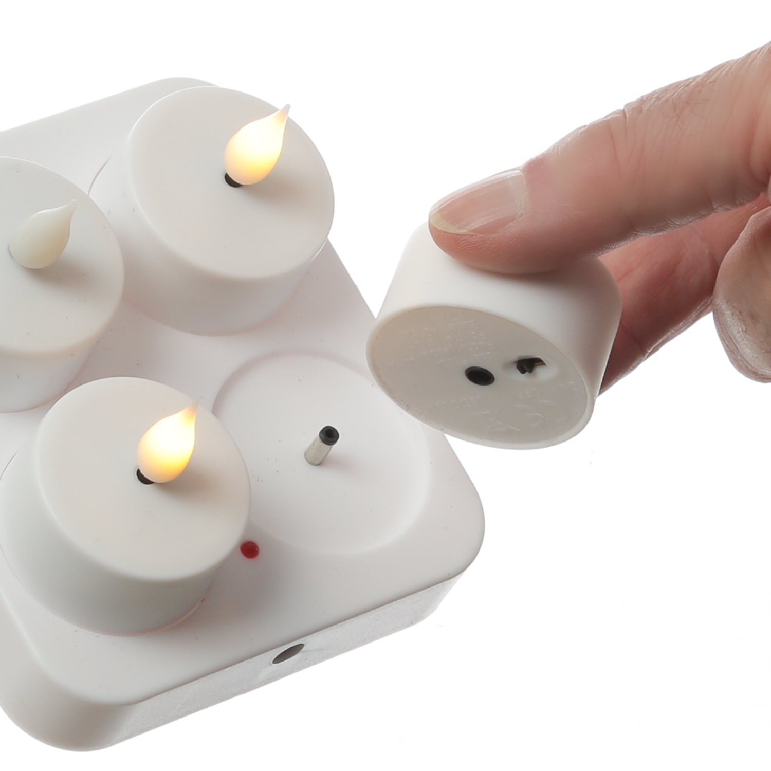 LED Teelichter - 4 wiederaufladbare LED Teelichter mit Ladestation - D- 4cm - flackernd - weiss LED Teelichter - 4 wiederaufladbare LED Teelichter mit Ladestation - D- 4cm - flackernd - weiss