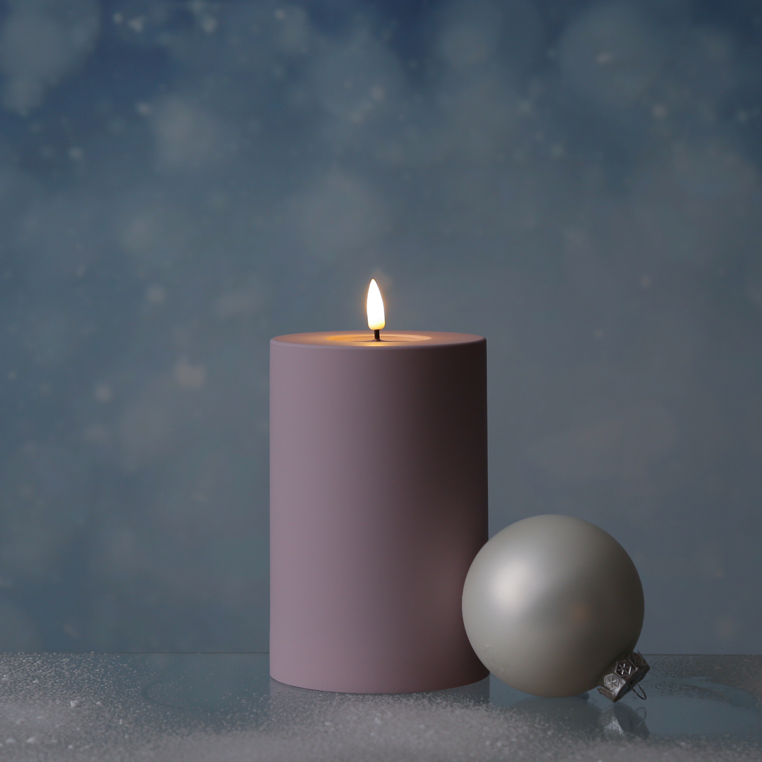 LED Stumpenkerze MIA - Kunststoff - realistische 3D Flamme - H: 15cm - f. Außen - flieder/lila LED Stumpenkerze MIA - Kunststoff - realistische 3D Flamme - H: 15cm - f. Außen - flieder/lila