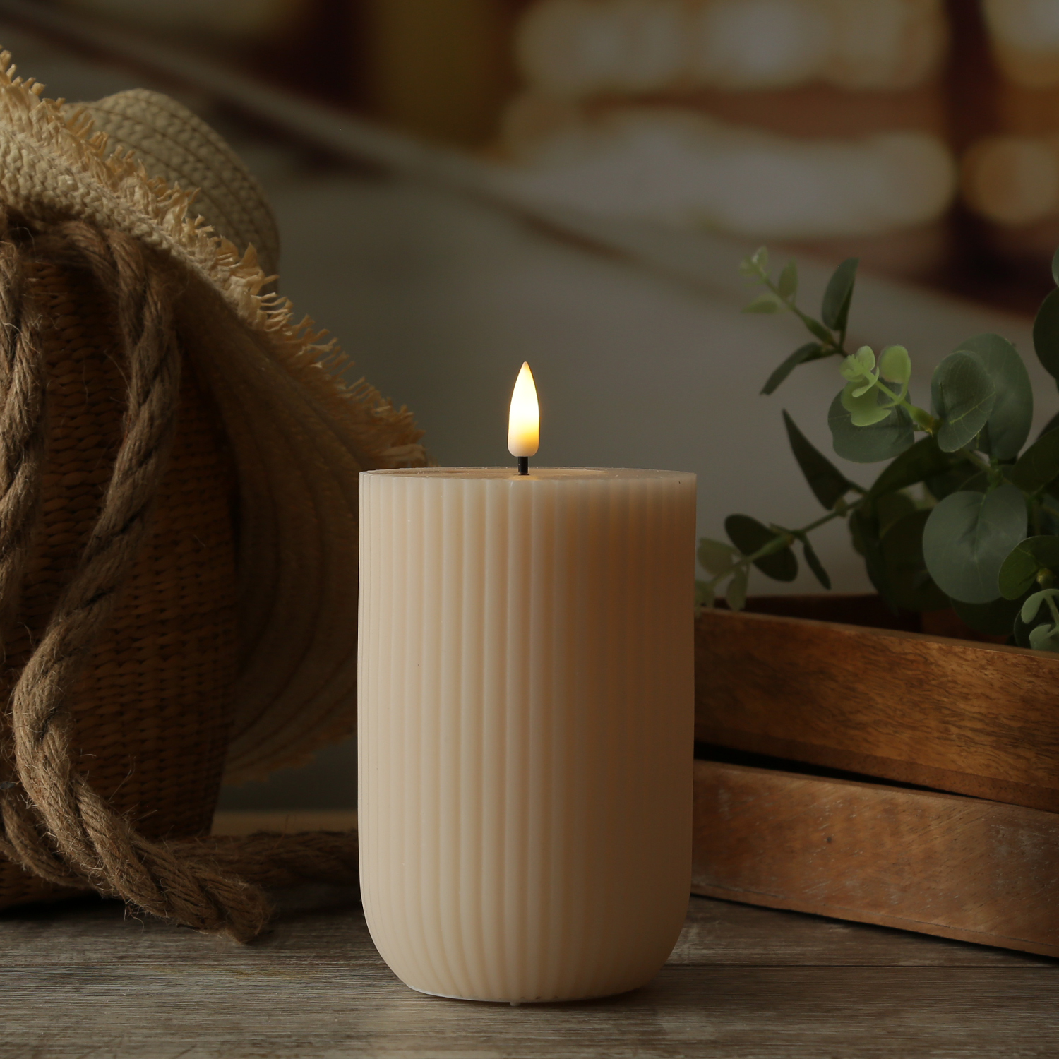 LED Stumpenkerze MIA - gerillt - Echtwachs - 3D Flamme - H: 12,5cm - D: 8cm - creme LED Stumpenkerze MIA - gerillt - Echtwachs - 3D Flamme - H: 12,5cm - D: 8cm - creme