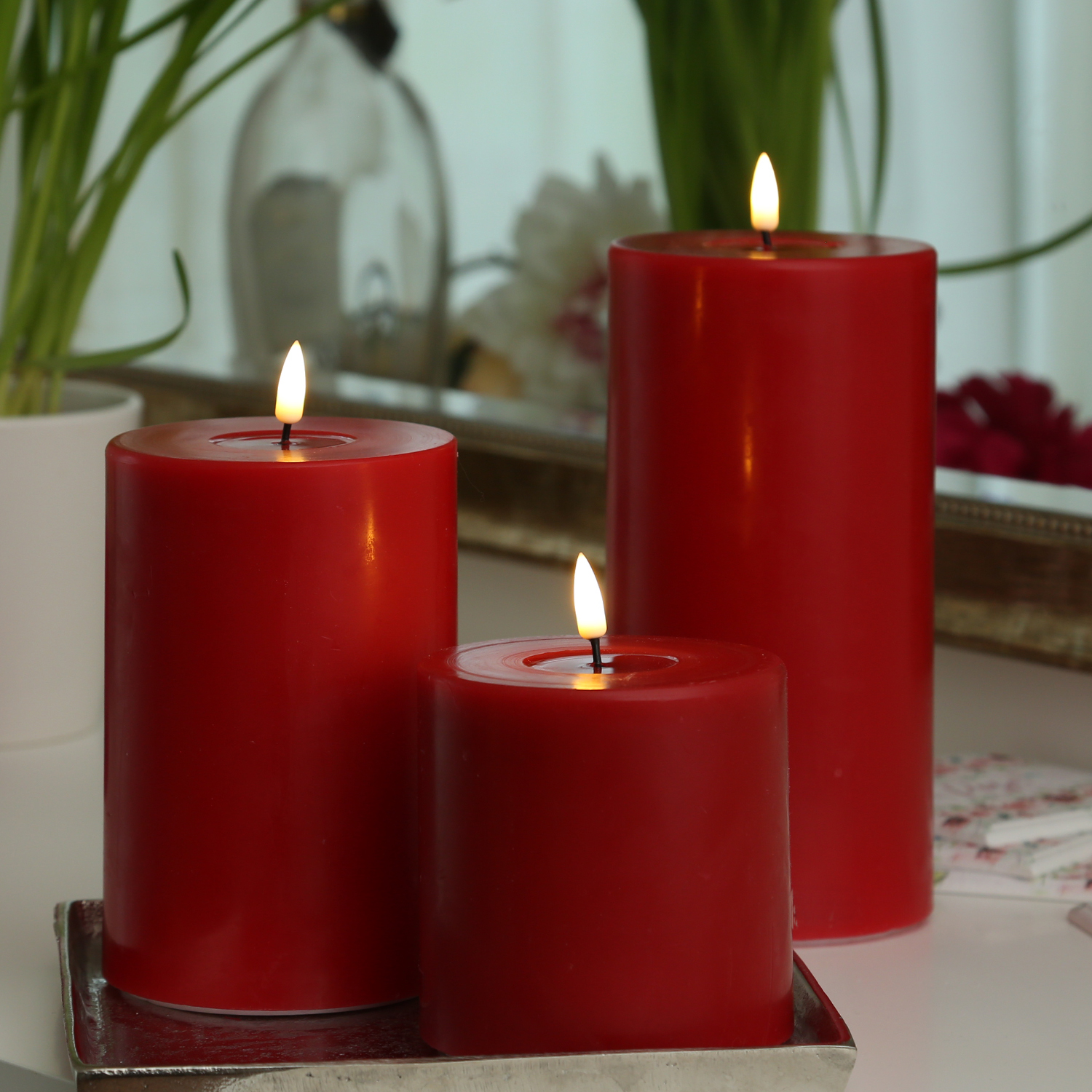 LED Stumpenkerze MIA - Echtwachs - realistische 3D Flamme - H: 15cm - D: 10cm - rot LED Stumpenkerze MIA - Echtwachs - realistische 3D Flamme - H: 15cm - D: 10cm - rot