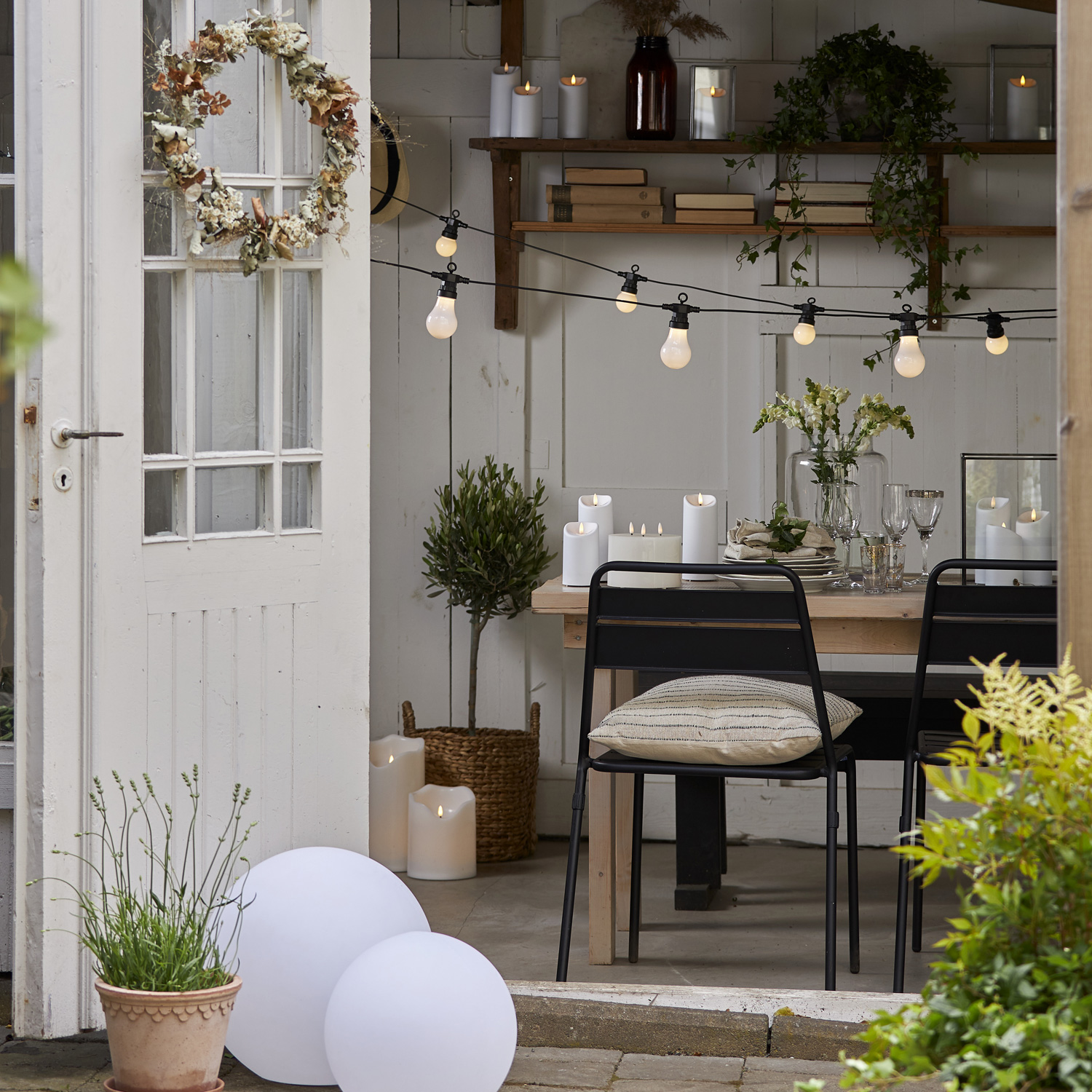 LED Stumpenkerze Flamme - Kunststoff - warmweiße 3D Flamme - H: 20cm - Timer - für Außen - weiß LED Stumpenkerze Flamme - Kunststoff - warmweiße 3D Flamme - H: 20cm - Timer - für Außen - weiß