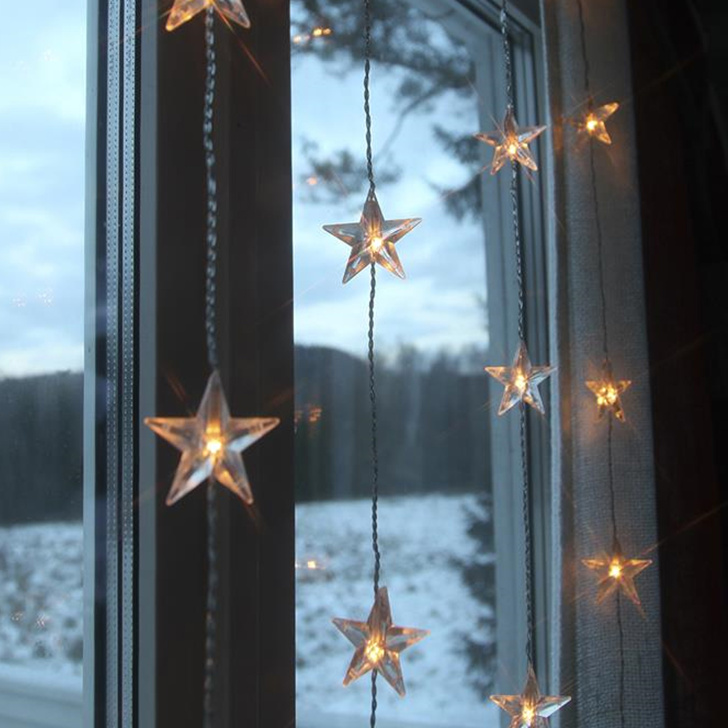 LED Lichtervorhang mit 20 Sternen - 20 warmweiße LED - 180x40cm - inkl. Trafo - für Innen LED Lichtervorhang mit 20 Sternen - 20 warmweiße LED - 180x40cm - inkl. Trafo - für Innen