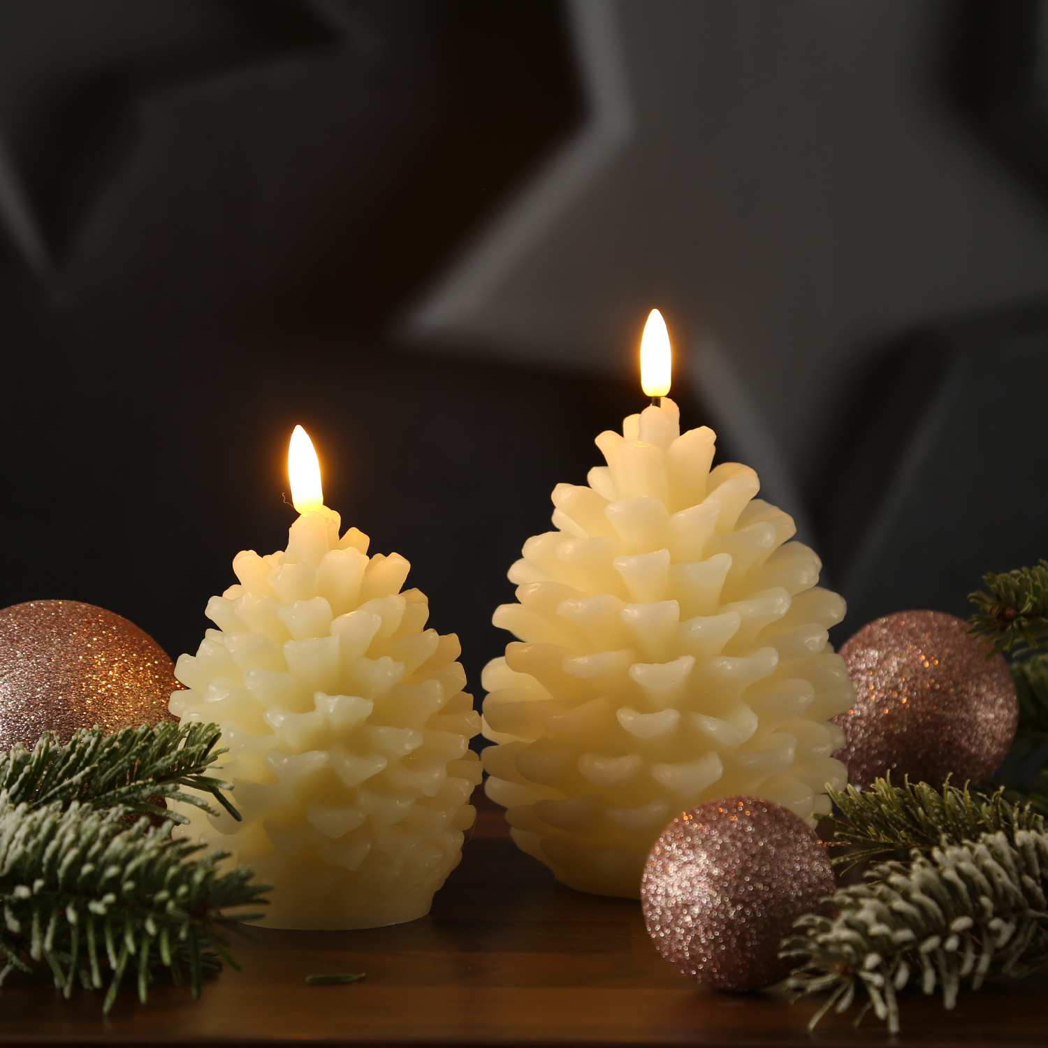 LED Kerze Tannenzapfen - Echtwachs - Timer - H: 15,5cm - D: 10,5cm - Batteriebetrieb - creme