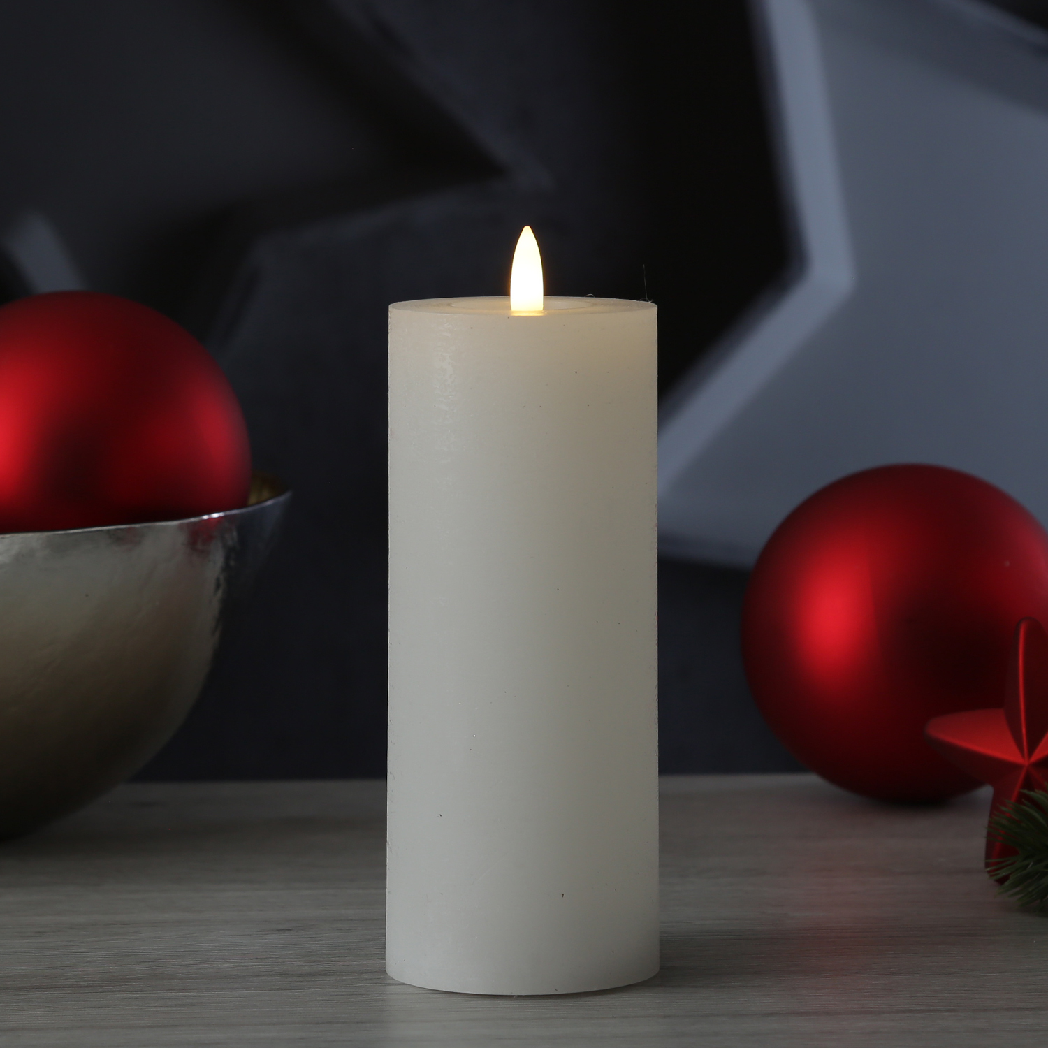 LED Kerze LINA - Rustik-Optik - Echtwachs - 3D Flamme - H: 20cm - D: 7cm - Batterie - Timer - weiß