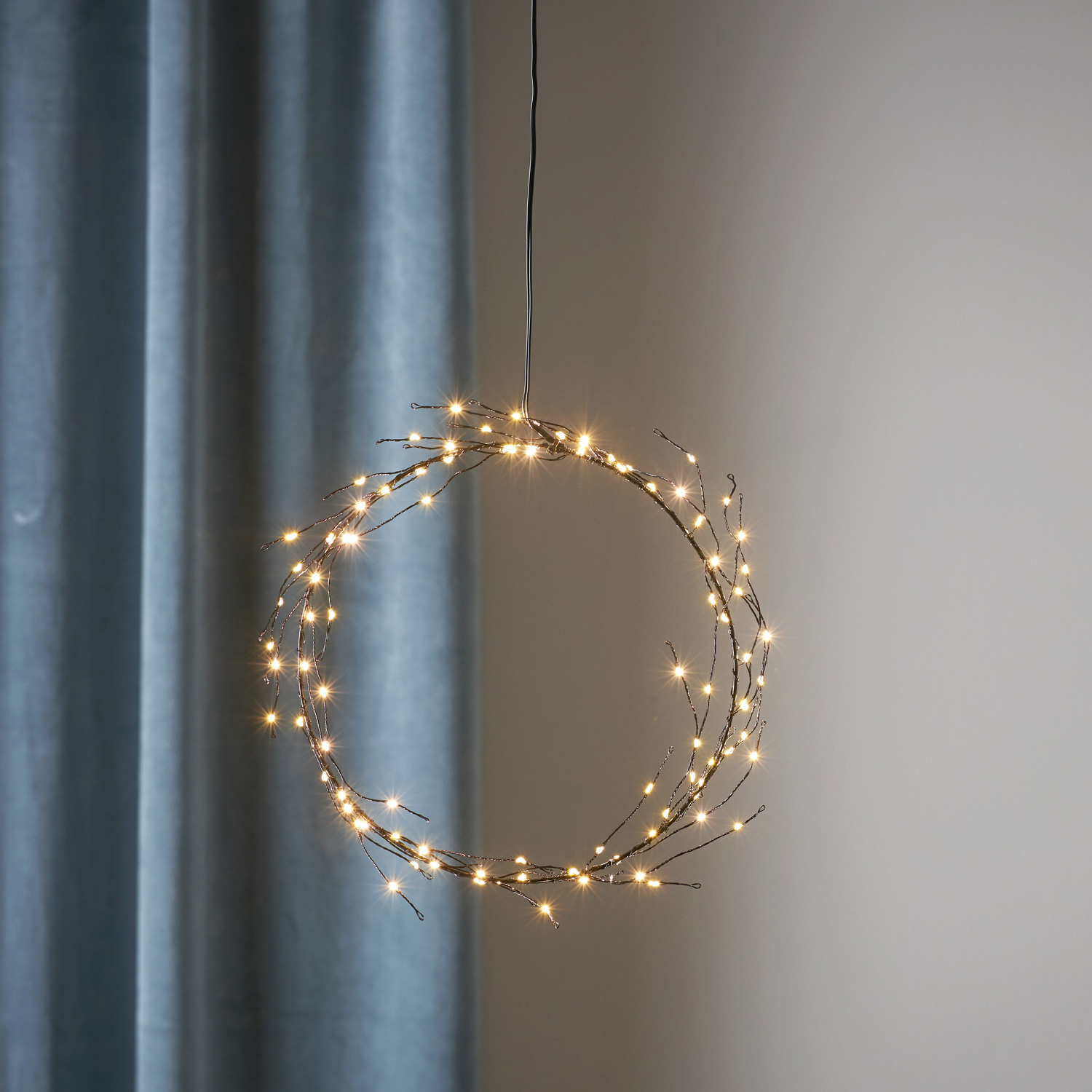 LED Kranz "Curly" - 95 warmweiße LED - D: 24cm - schwarz LED Kranz "Curly" - 95 warmweiße LED - D: 24cm - schwarz