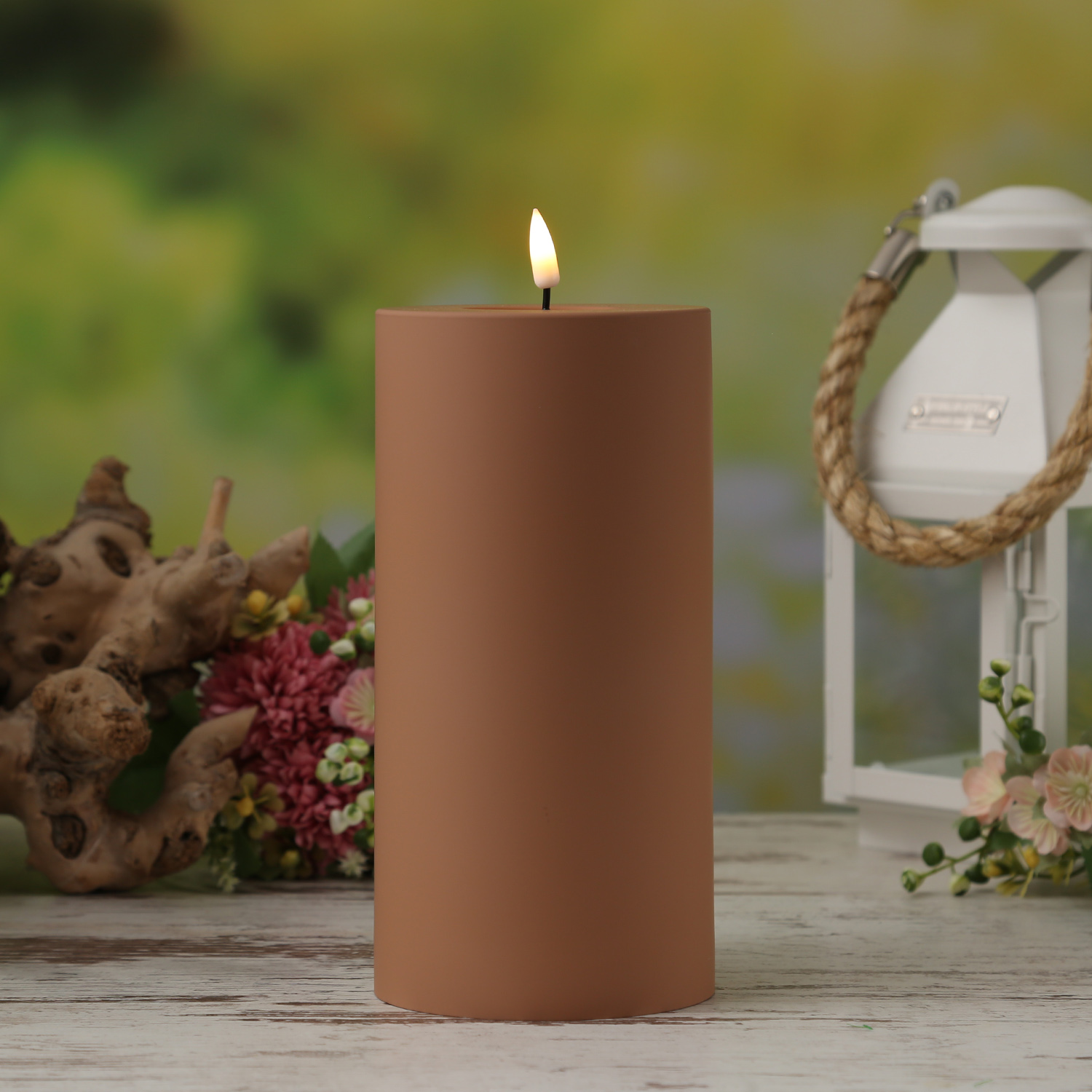 LED Stumpenkerze MIA - Kunststoff - 3D Flamme - H: 20cm - D: 10cm - für Außen - karamell LED Stumpenkerze MIA - Kunststoff - 3D Flamme - H: 20cm - D: 10cm - für Außen - karamell