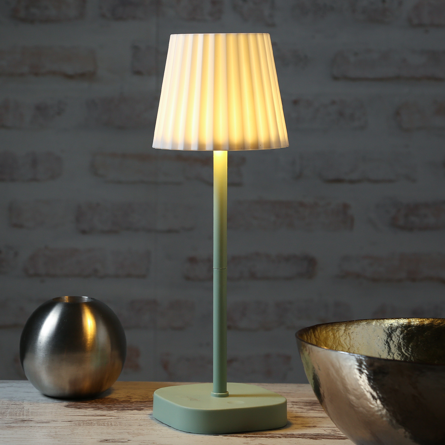 LED Garten Tischlampe - weißer Lampenschirm - 2 Helligkeitsstufen - H: 34cm - USB - für Außen - grün LED Garten Tischlampe - weißer Lampenschirm - 2 Helligkeitsstufen - H: 34cm - USB - für Außen - grün