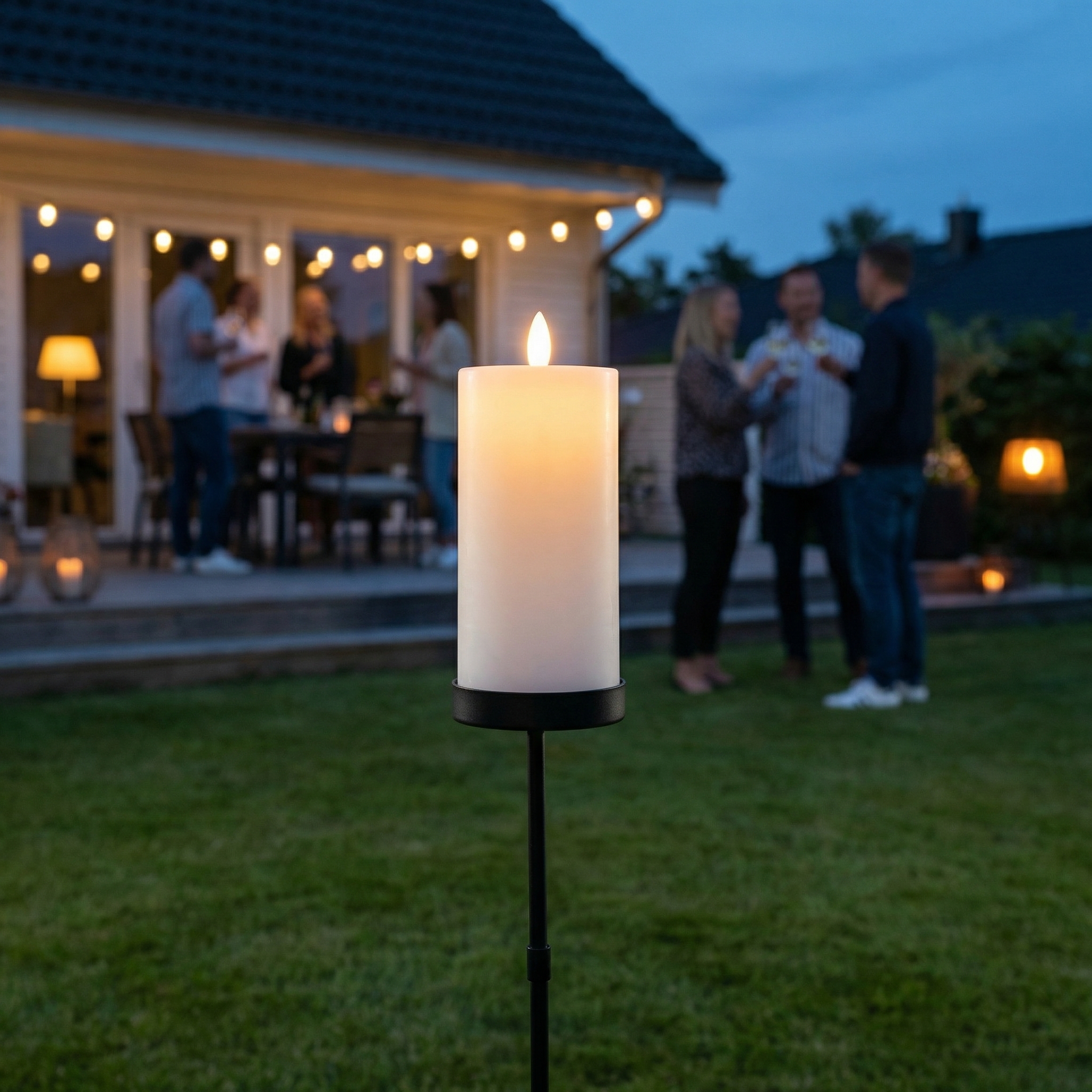 LED Solar Kerze mit Gartenstecker - Outdoorkerze auf Stab - H: 117cm - Lichtsensor - für Außen