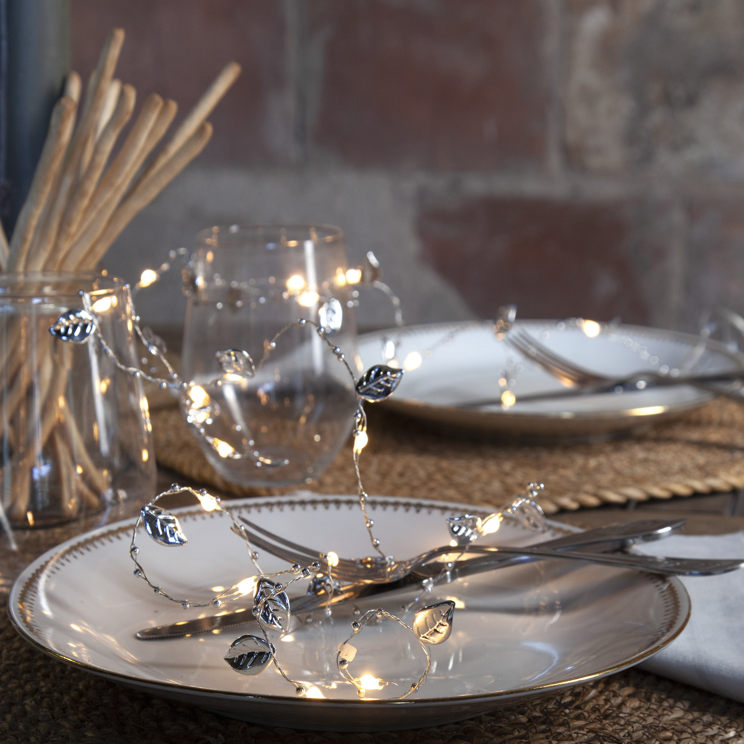 LED Lichterkette "Dew Drop" mit Blättern - 20 warmweiße LED - silberner Draht - 2m - Batteriebetrieb LED Lichterkette "Dew Drop" mit Blättern - 20 warmweiße LED - silberner Draht - 2m - Batteriebetrieb