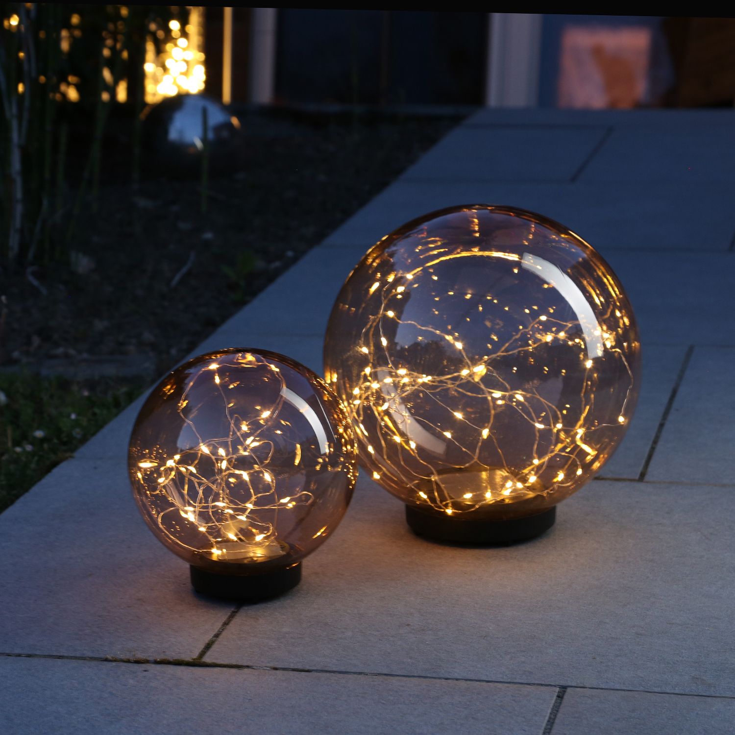 LED Solar Kugellampe - 2in1 - Kunststoff - warmweiße LED Drahtlichterkette - 2er Set - bernstein