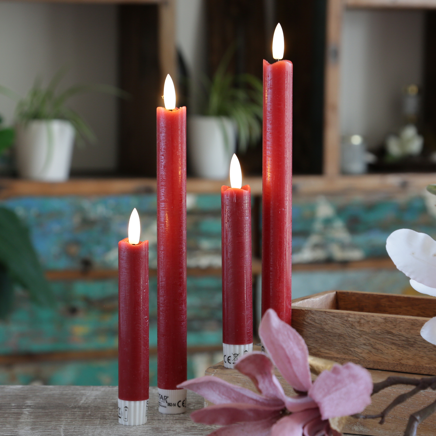 LED Stabkerzen LINA - Rustik-Optik - Echtwachs - flackernd  - H: 15cm - Timer - rot - 2er Set LED Stabkerzen LINA - Rustik-Optik - Echtwachs - flackernd  - H: 15cm - Timer - rot - 2er Set
