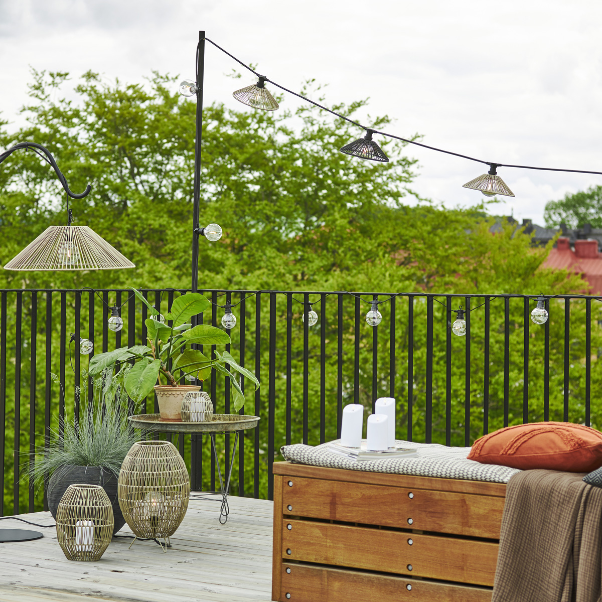 LED Stumpenkerze "Flamme" - Kunststoff - warmweiße 3D Flamme - H: 15cm - Timer - outdoor - weiß LED Stumpenkerze "Flamme" - Kunststoff - warmweiße 3D Flamme - H: 15cm - Timer - outdoor - weiß