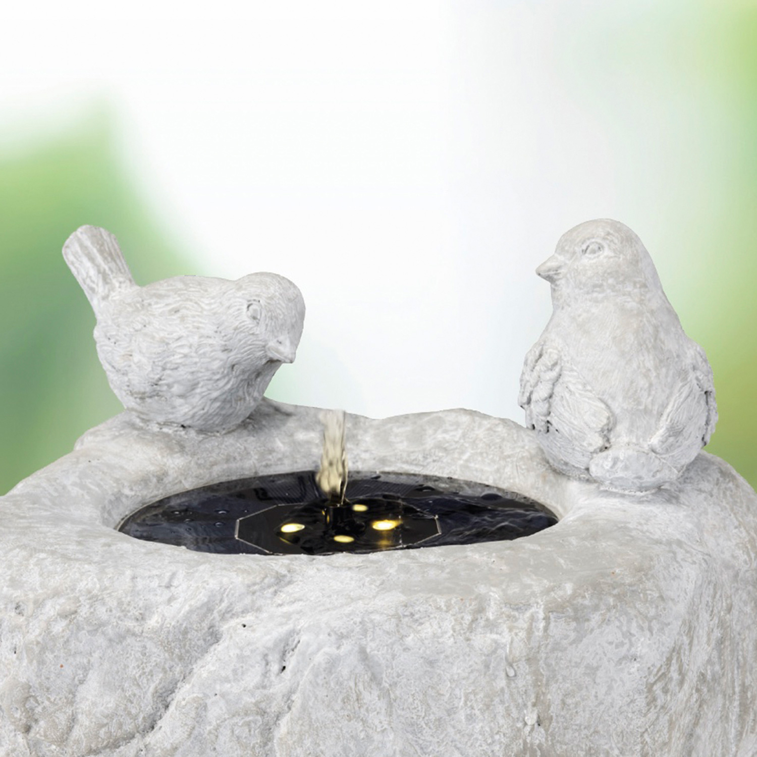 LED Solar Brunnen - Gartenbrunnen mit Vögelchen - GRC Beton - 4 warmweiße LED - H: 34cm - grau LED Solar Brunnen - Gartenbrunnen mit Vögelchen - GRC Beton - 4 warmweiße LED - H: 34cm - grau