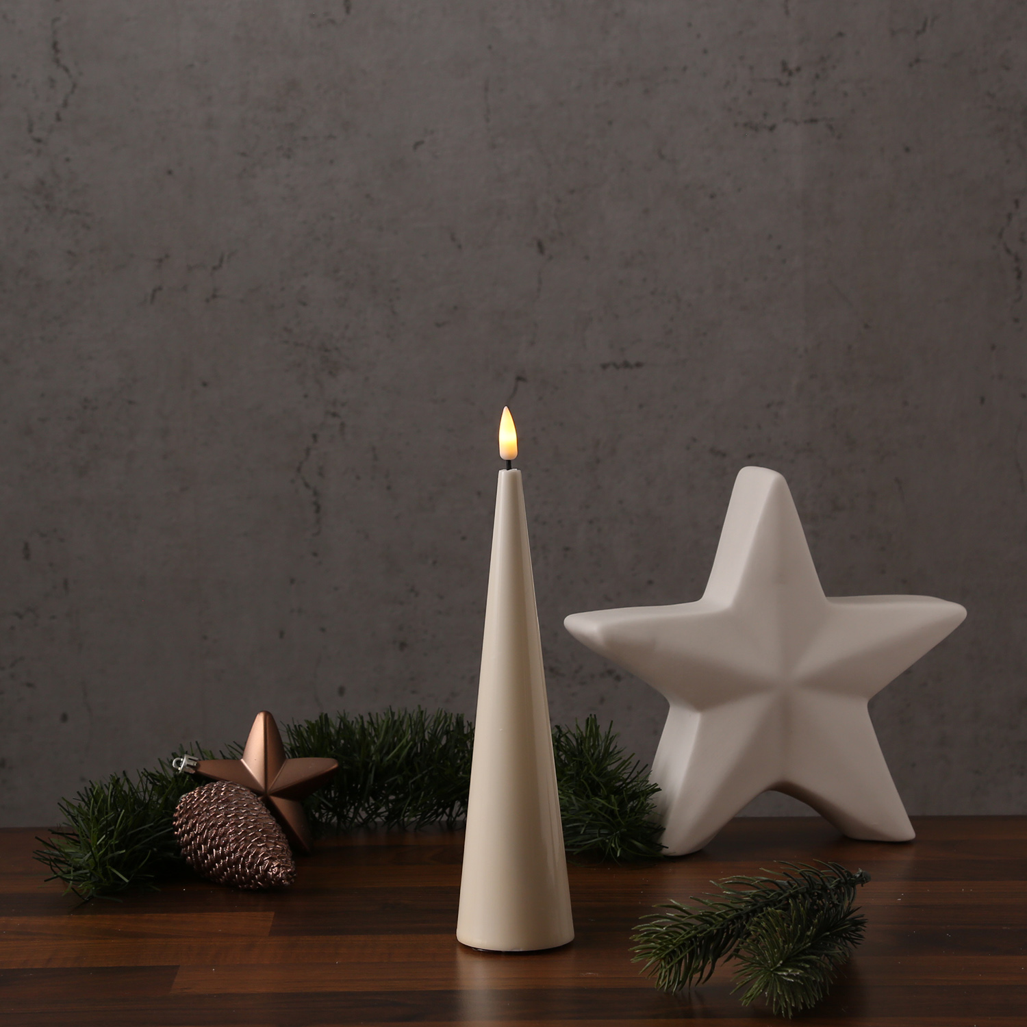 LED Kegelkerze LEA - Echtwachs - realistische 3D Flamme - H: 20cm - Batteriebetrieb - creme LED Kegelkerze LEA - Echtwachs - realistische 3D Flamme - H: 20cm - Batteriebetrieb - creme