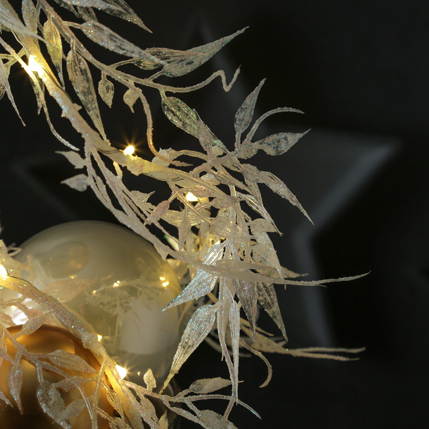 LED Drahtlichterkette Blätter mit Glitzer - 30 warmweiße LED - L: 150cm - Timer - Batterie - weiß LED Drahtlichterkette Blätter mit Glitzer - 30 warmweiße LED - L: 150cm - Timer - Batterie - weiß