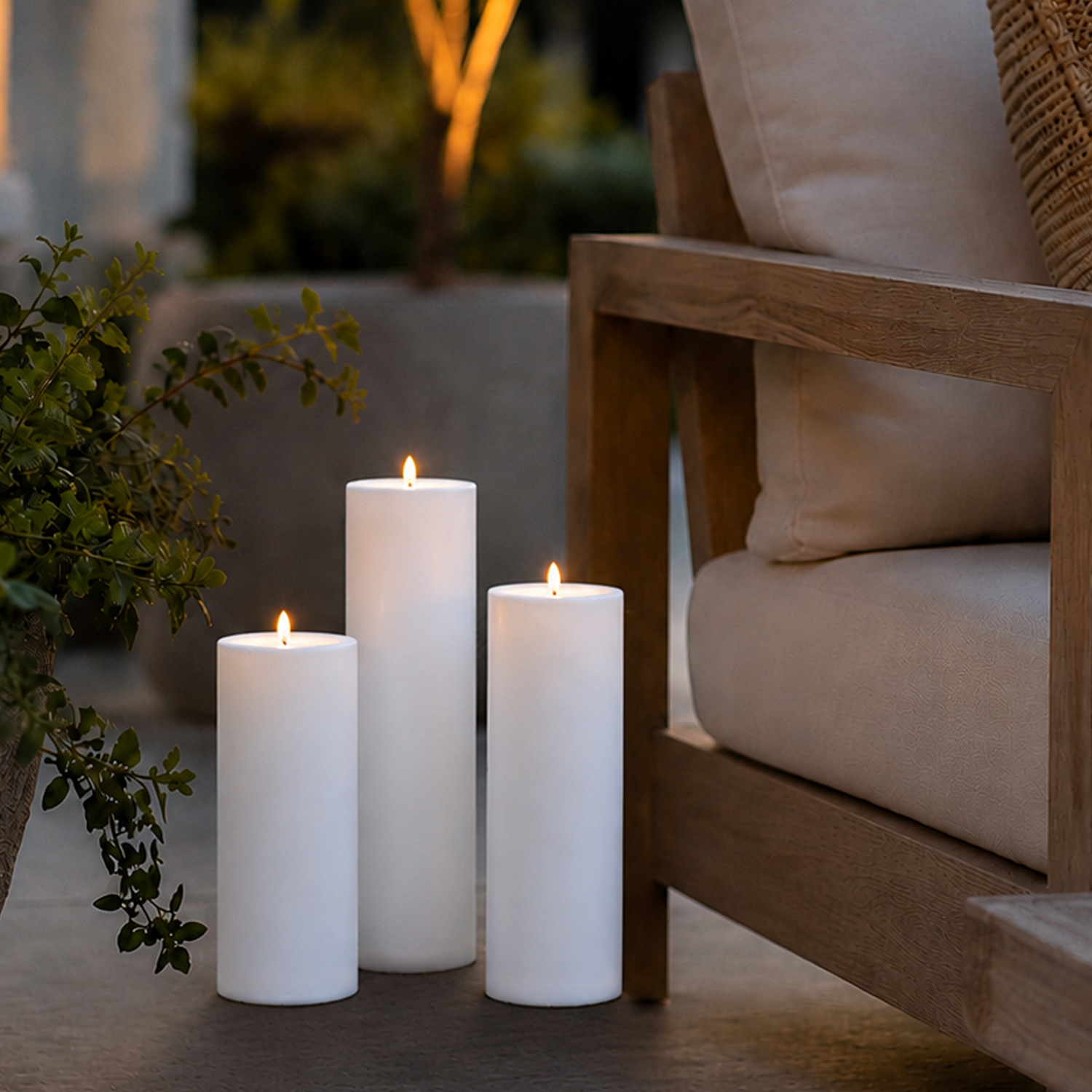 XXL LED Kerze - Outdoorkerze - H: 37,5cm/D: 10cm - Timer/Sensor - für Innen/Außen - weiß