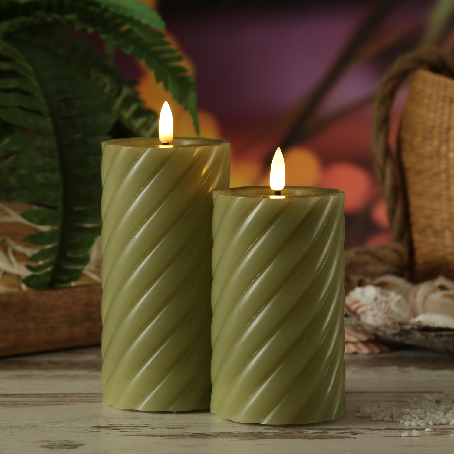 LED Stumpenkerze TWIST - Echtwachs - warmweiße 3D Flamme - H: 15cm - Batterie - Timer - grün LED Stumpenkerze TWIST - Echtwachs - warmweiße 3D Flamme - H: 15cm - Batterie - Timer - grün