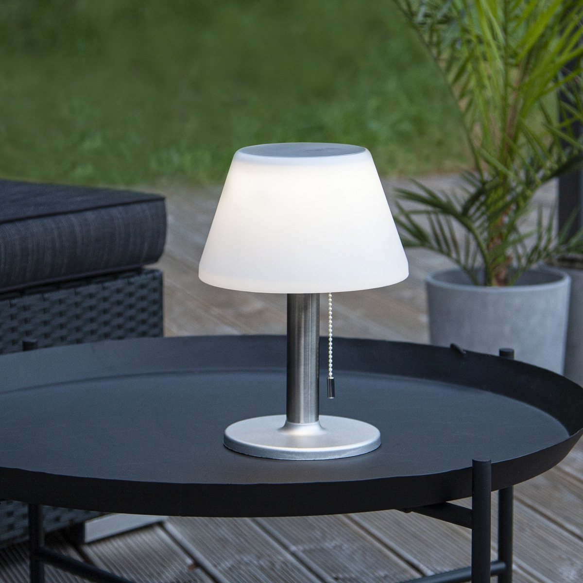 Tischleuchte mit Solarpanel und Batterie - D: 20cm x H: 28cm - warmweiss