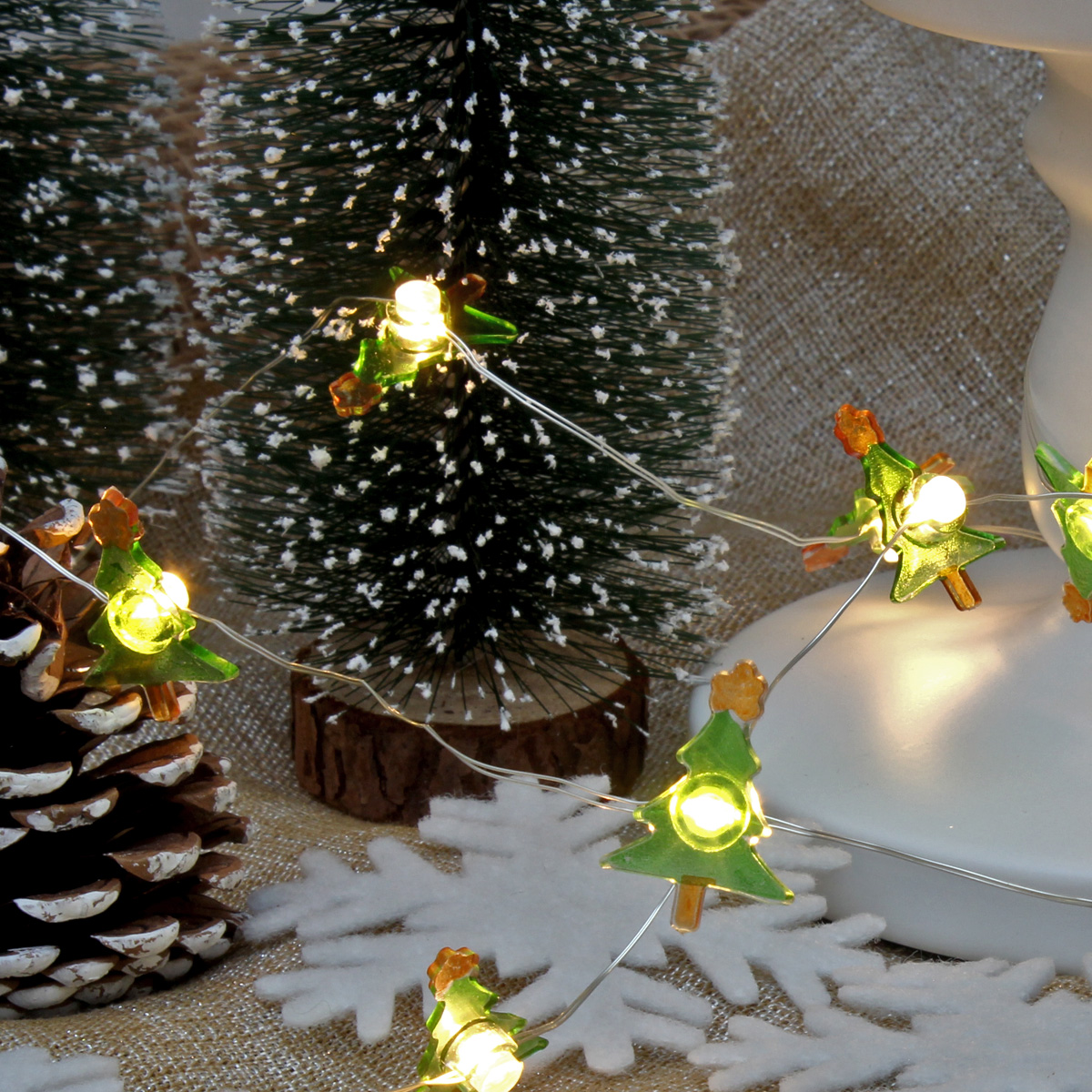 LED Drahtlichterkette "Tannenbaum" - 20 warmweiße LED - silberner Draht - L: 1,9m - Batteriebetrieb LED Drahtlichterkette "Tannenbaum" - 20 warmweiße LED - silberner Draht - L: 1,9m - Batteriebetrieb