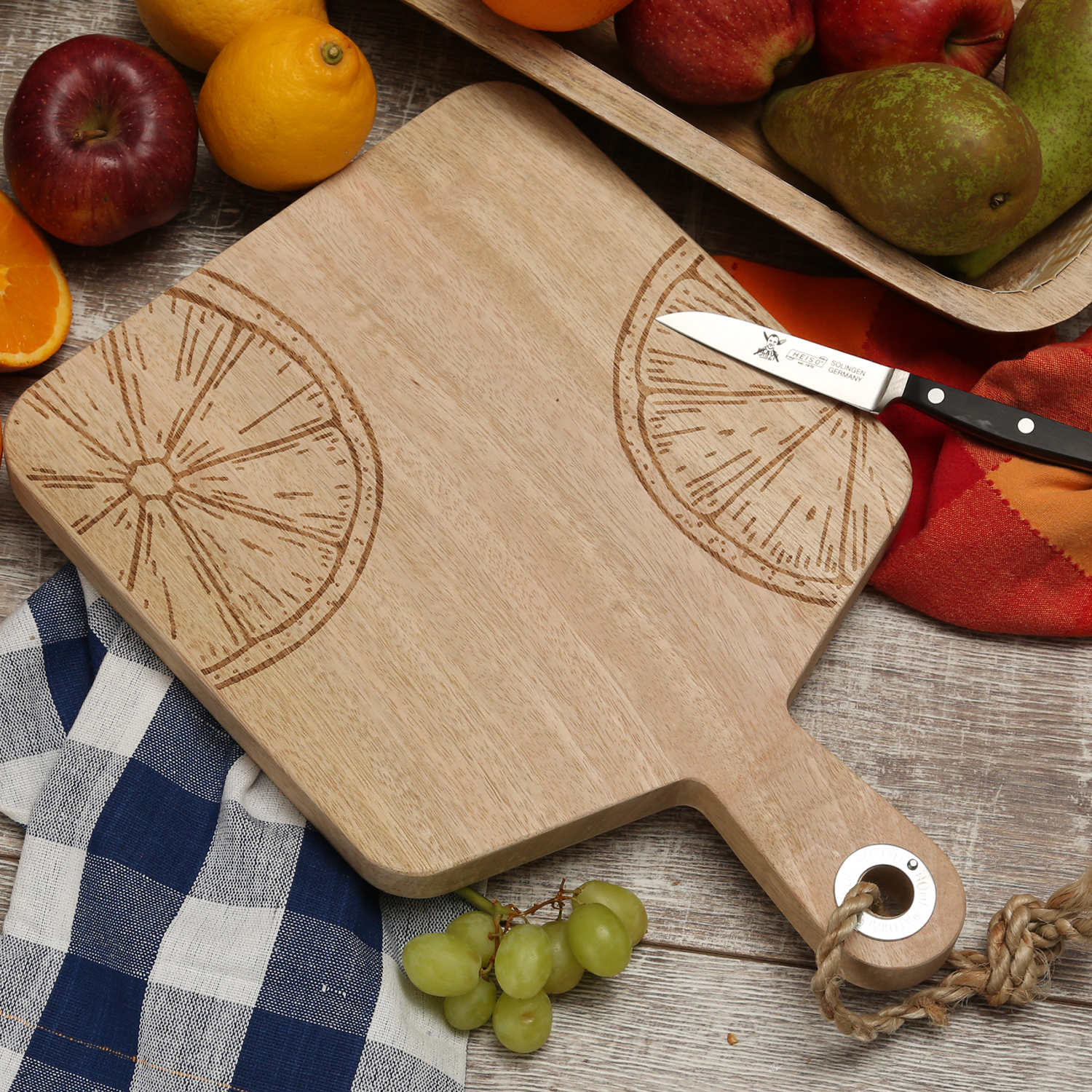 Schneidebrett - Vesperbrett - Mangoholz - Kordel - L: 38cm - Zitronenmotiv halbiert - natur Schneidebrett - Vesperbrett - Mangoholz - Kordel - L: 38cm - Zitronenmotiv halbiert - natur