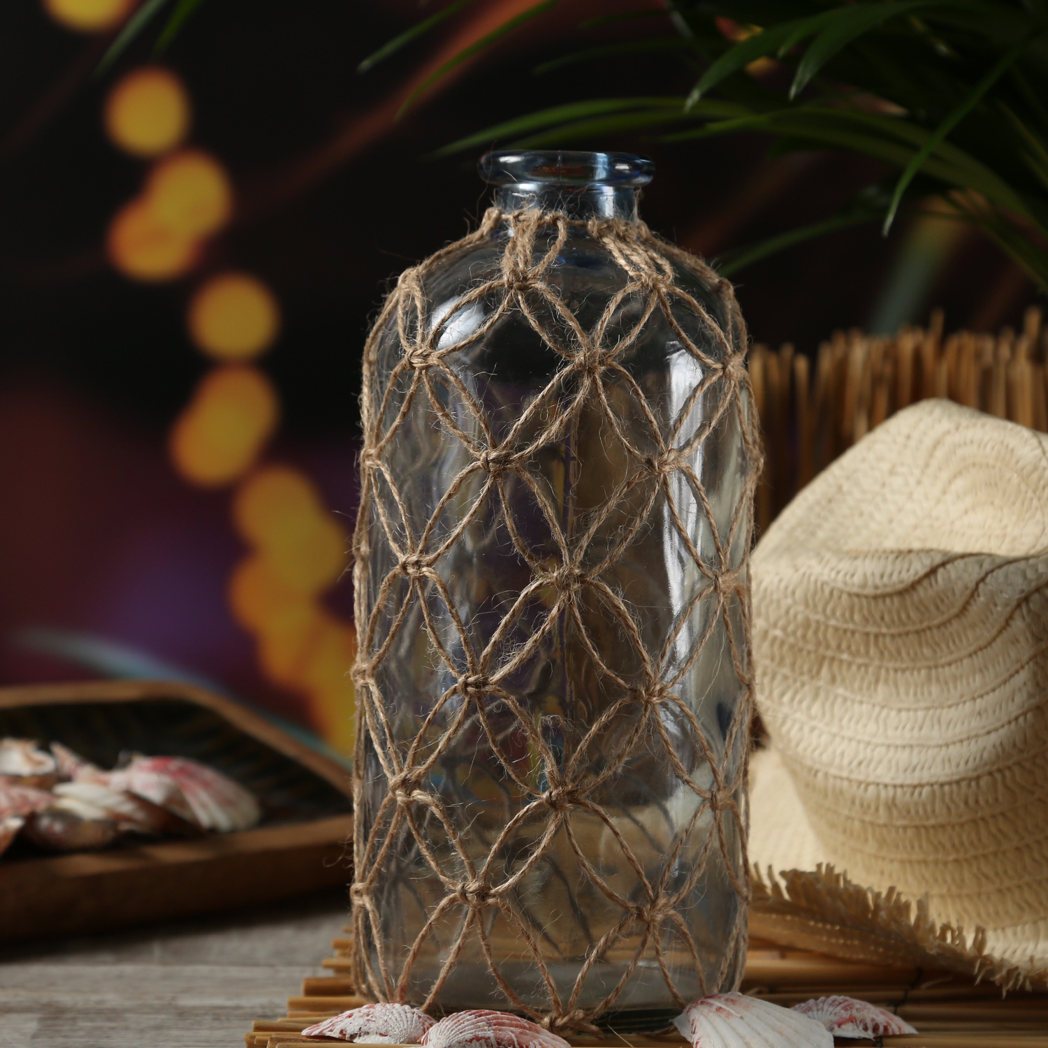 Dekoflasche MARITIM mit Netz - Glasvase - Juteseil Deko - H: 25cm - hellblau Dekoflasche MARITIM mit Netz - Glasvase - Juteseil Deko - H: 25cm - hellblau
