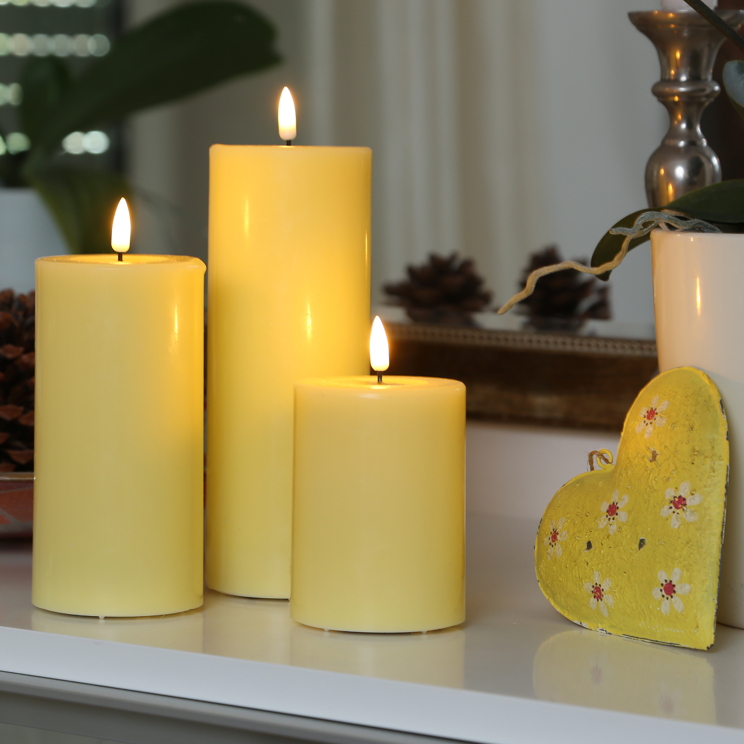 LED Stumpenkerze MIA - Echtwachs - realistische 3D Flamme - H 15cm - D 7-5cm - Batterie - gelb LED Stumpenkerze MIA - Echtwachs - realistische 3D Flamme - H 15cm - D 7-5cm - Batterie - gelb