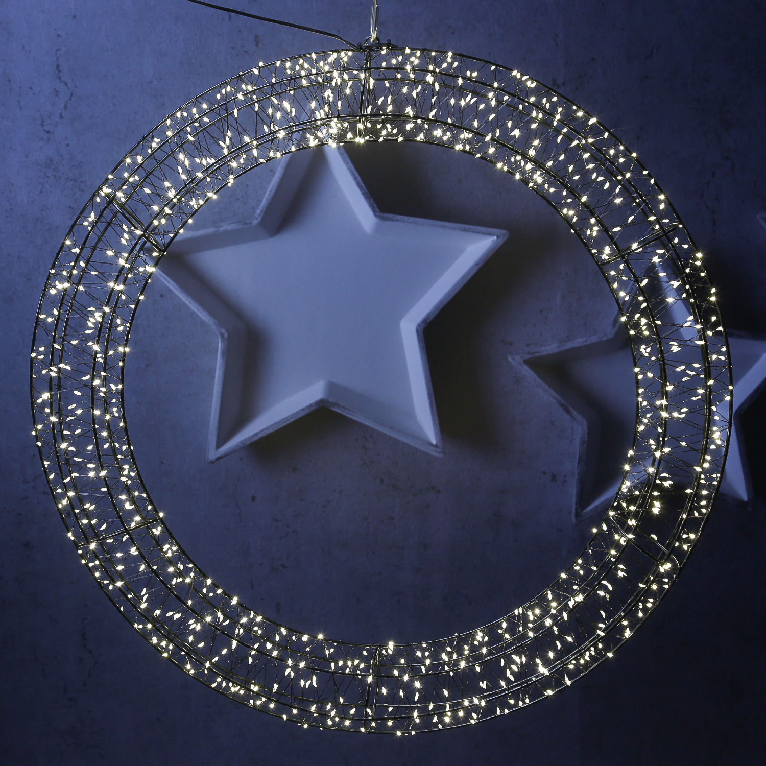 XXL LED Kranz mit Drahtlichterkette - Lichterkranz mit 1800 warmweißen LED - D: 60cm - Timer - Außen XXL LED Kranz mit Drahtlichterkette - Lichterkranz mit 1800 warmweißen LED - D: 60cm - Timer - Außen