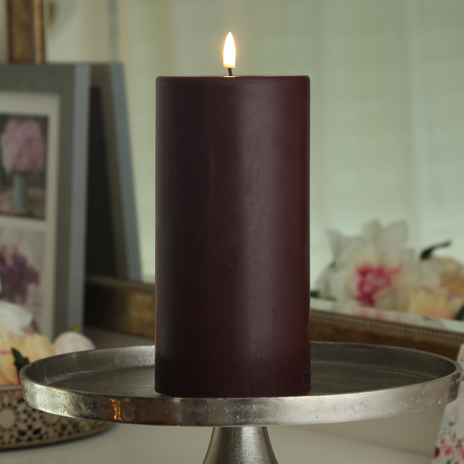 LED Stumpenkerze MIA - Echtwachs - realistische 3D Flamme - H: 20cm - D: 10cm - weinrot LED Stumpenkerze MIA - Echtwachs - realistische 3D Flamme - H: 20cm - D: 10cm - weinrot