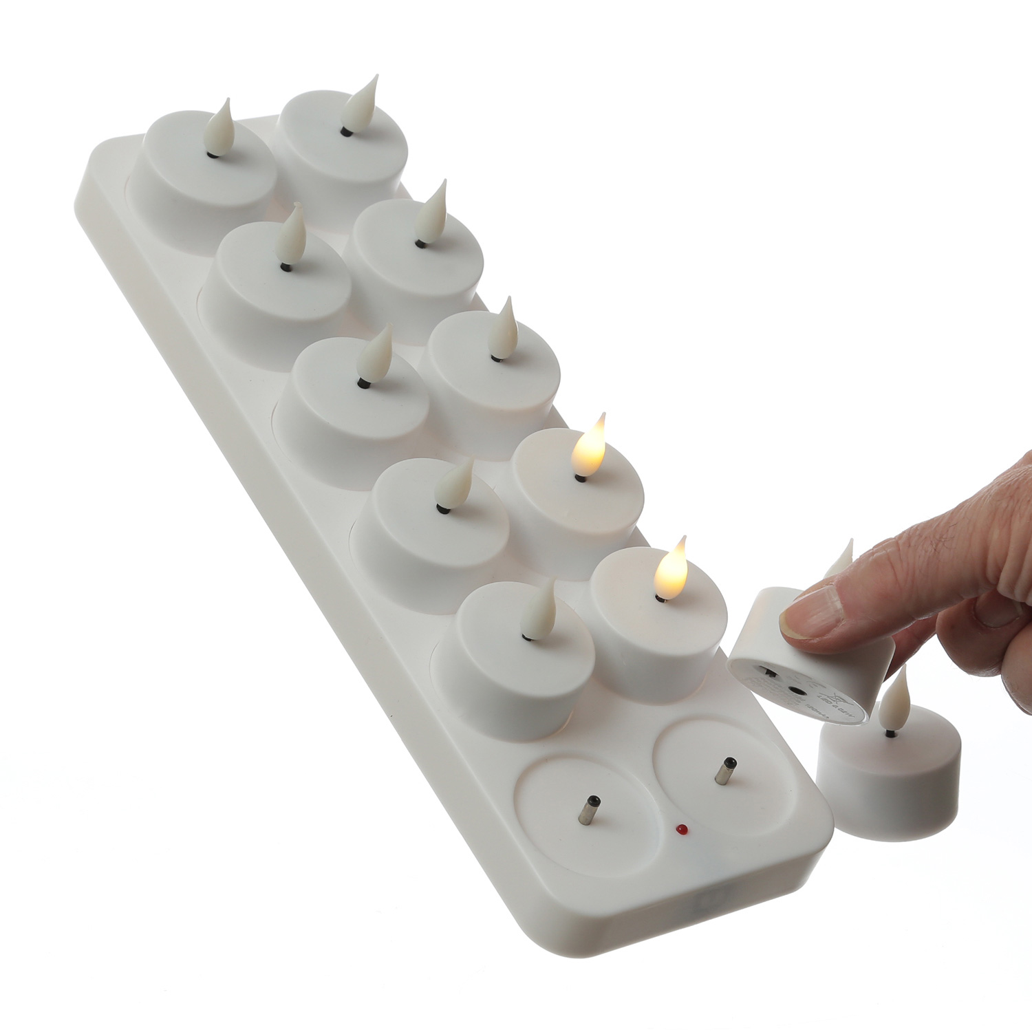 LED Teelichter - 12 wiederaufladbare LED Teelichter mit Ladestation - D: 4cm - flackernd - weiß