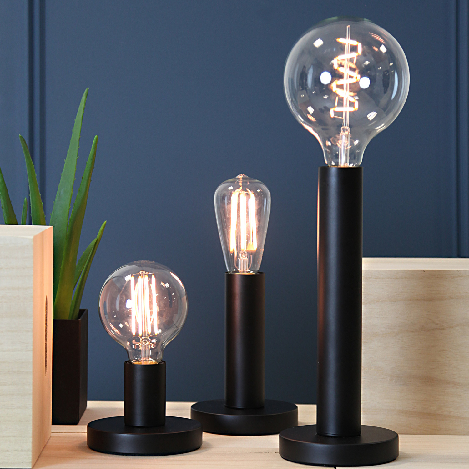 Lampenhalterung GLANS - Tischleuchte - E27 - rund - stehend - Kabel mit Schalter - schwarz Lampenhalterung GLANS - Tischleuchte - E27 - rund - stehend - Kabel mit Schalter - schwarz