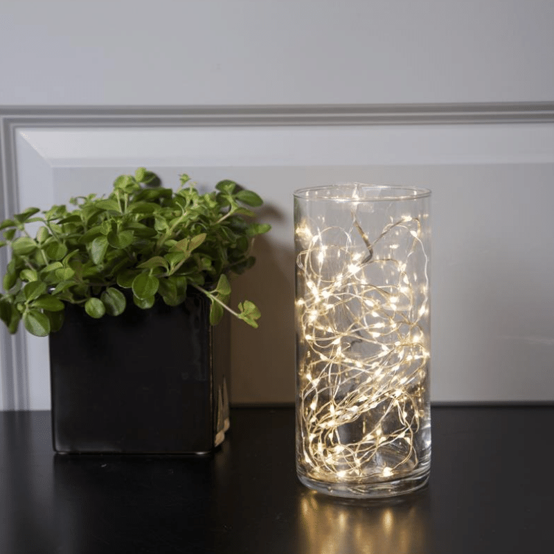 LED Drahtlichterkette "Dew Drop" - 100 weiße LED - silberner Draht - 5m - inkl. Trafo LED Drahtlichterkette "Dew Drop" - 100 weiße LED - silberner Draht - 5m - inkl. Trafo