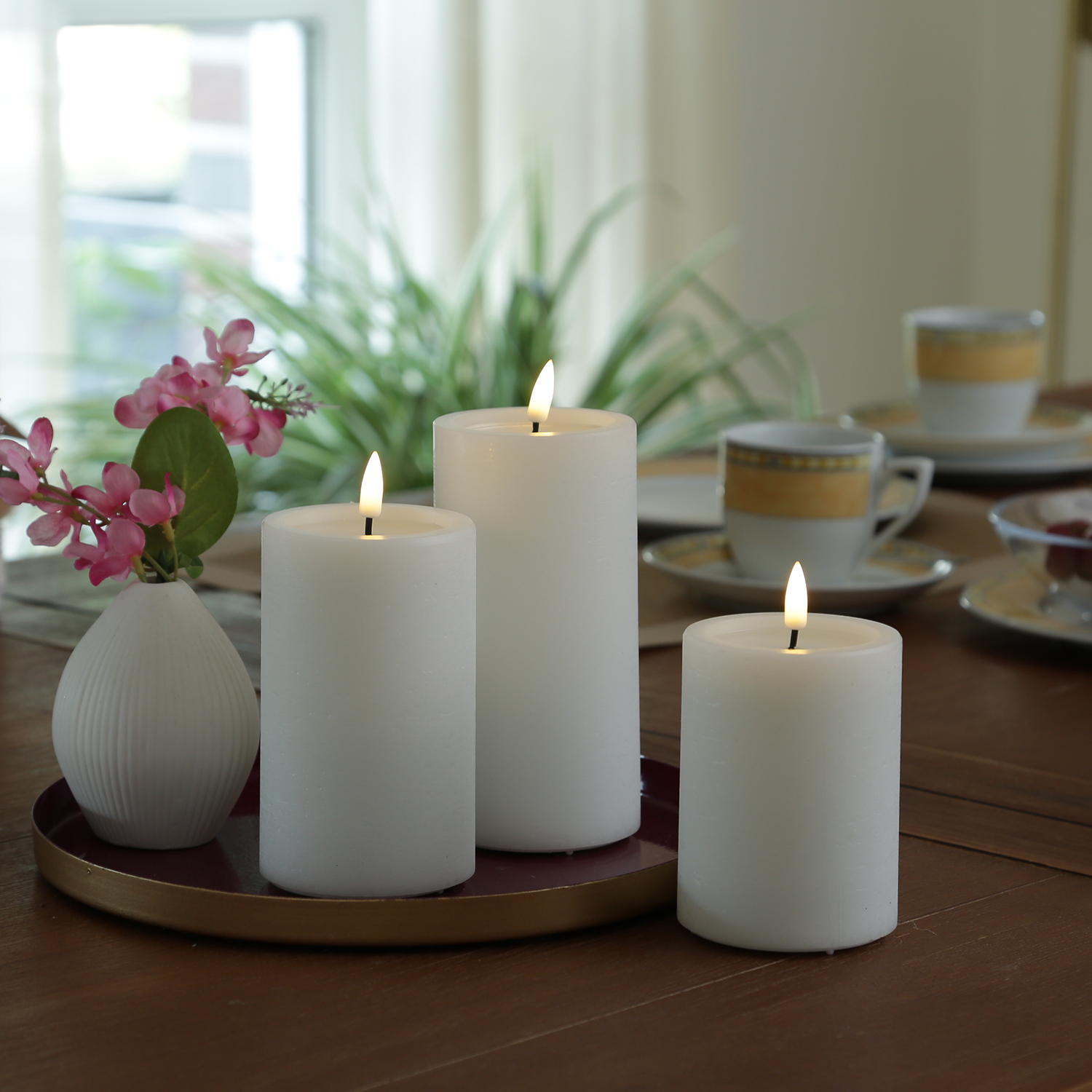 LED Kerze UNIQUE - Rustik-Optik - Echtwachs - H: 15cm - D: 7,5cm - bis zu 1500 Std. - weiß LED Kerze UNIQUE - Rustik-Optik - Echtwachs - H: 15cm - D: 7,5cm - bis zu 1500 Std. - weiß