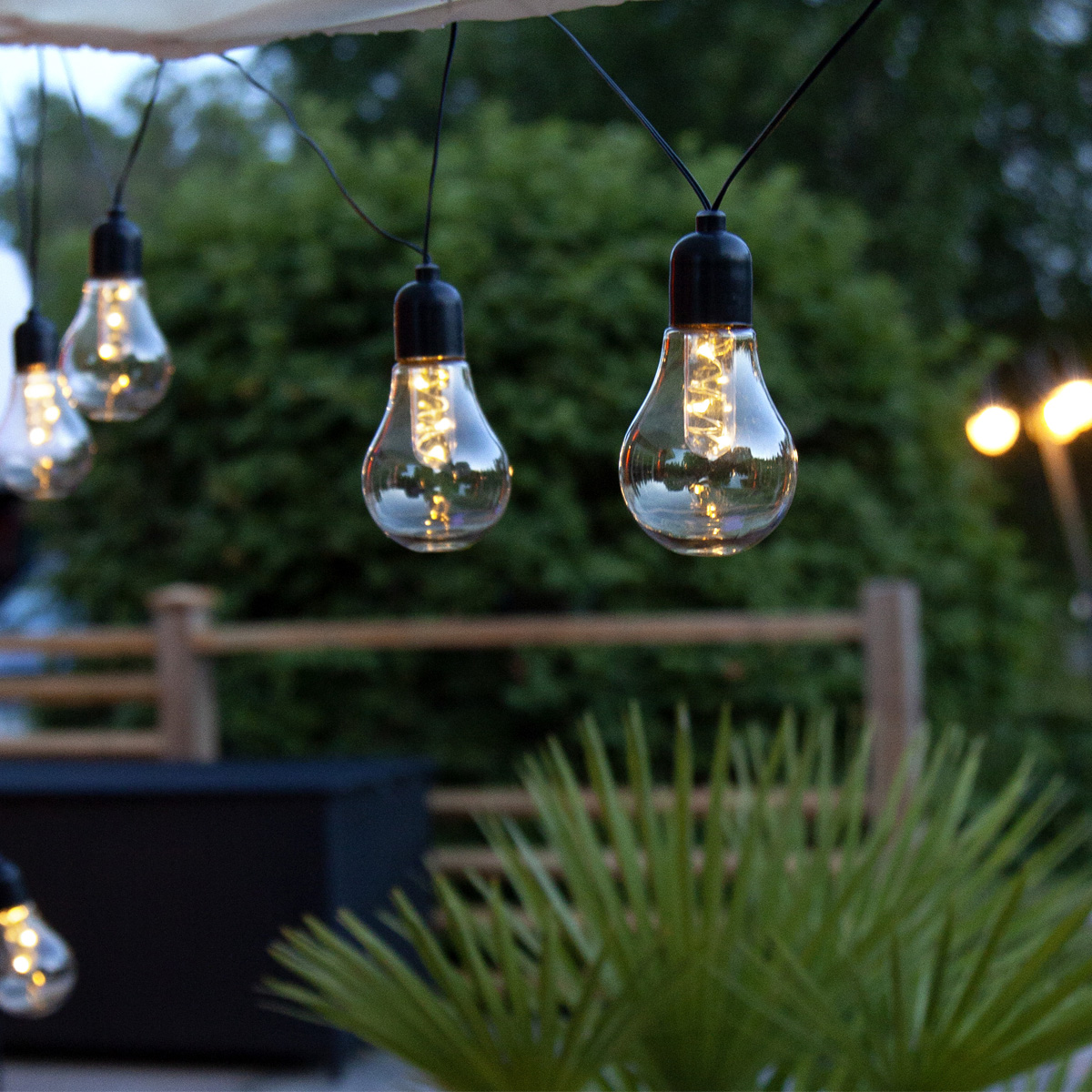 LED Party Lichterkette "Glow" - 10 Birnen á 3 warmweiße LED - L: 4,05m - Batterie - Timer - outdoor LED Party Lichterkette "Glow" - 10 Birnen á 3 warmweiße LED - L: 4,05m - Batterie - Timer - outdoor