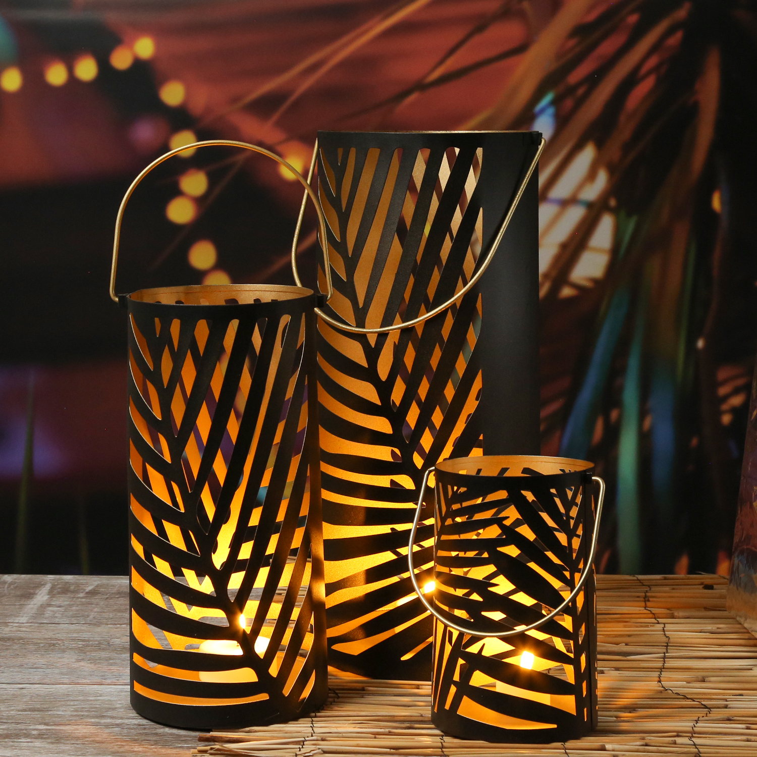 Windlicht mit Blattmotiv - mit Henkel - Metall - 3 verschiedene Größen - schwarz/gold - 3er Set Windlicht mit Blattmotiv - mit Henkel - Metall - 3 verschiedene Größen - schwarz/gold - 3er Set