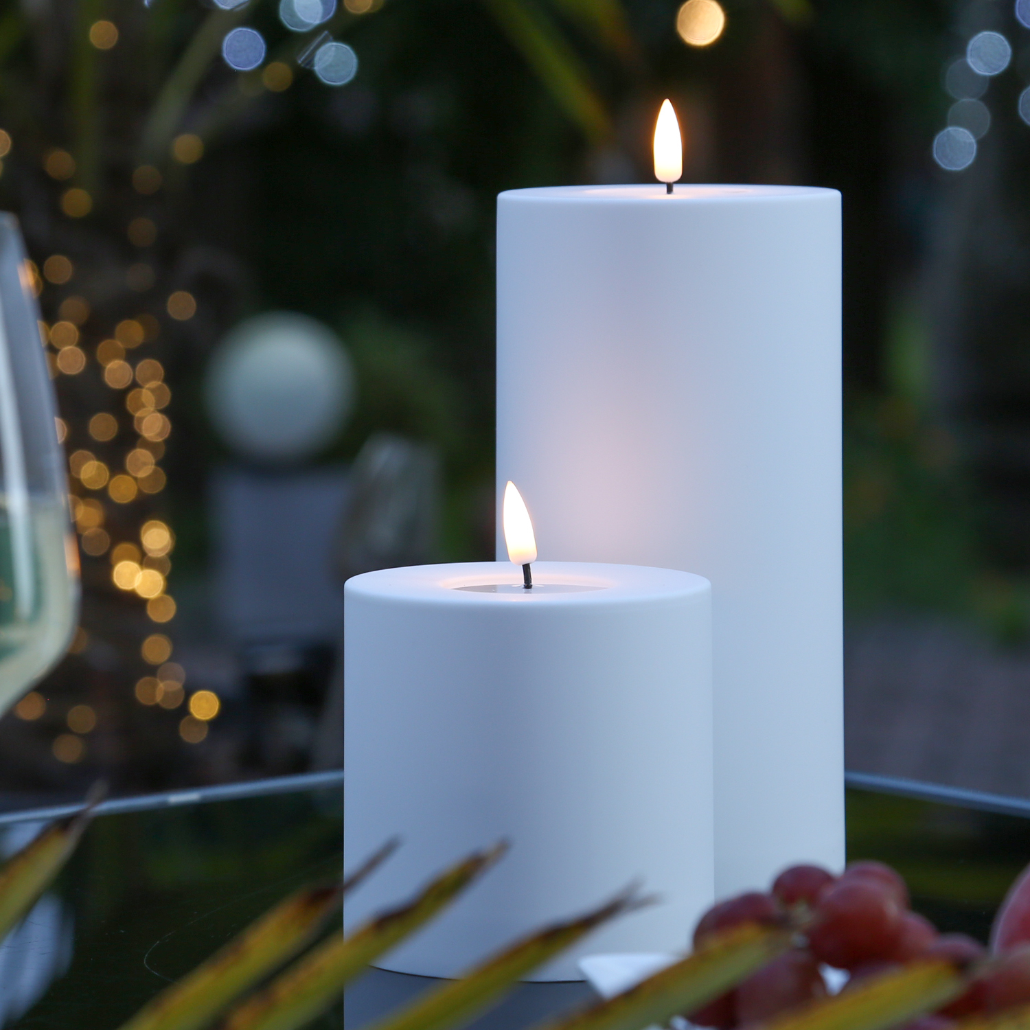 LED Stumpenkerze MIA - Kunststoff - realistische 3D Flamme - H: 20cm, D: 10cm - outdoor - weiß LED Stumpenkerze MIA - Kunststoff - realistische 3D Flamme - H: 20cm, D: 10cm - outdoor - weiß