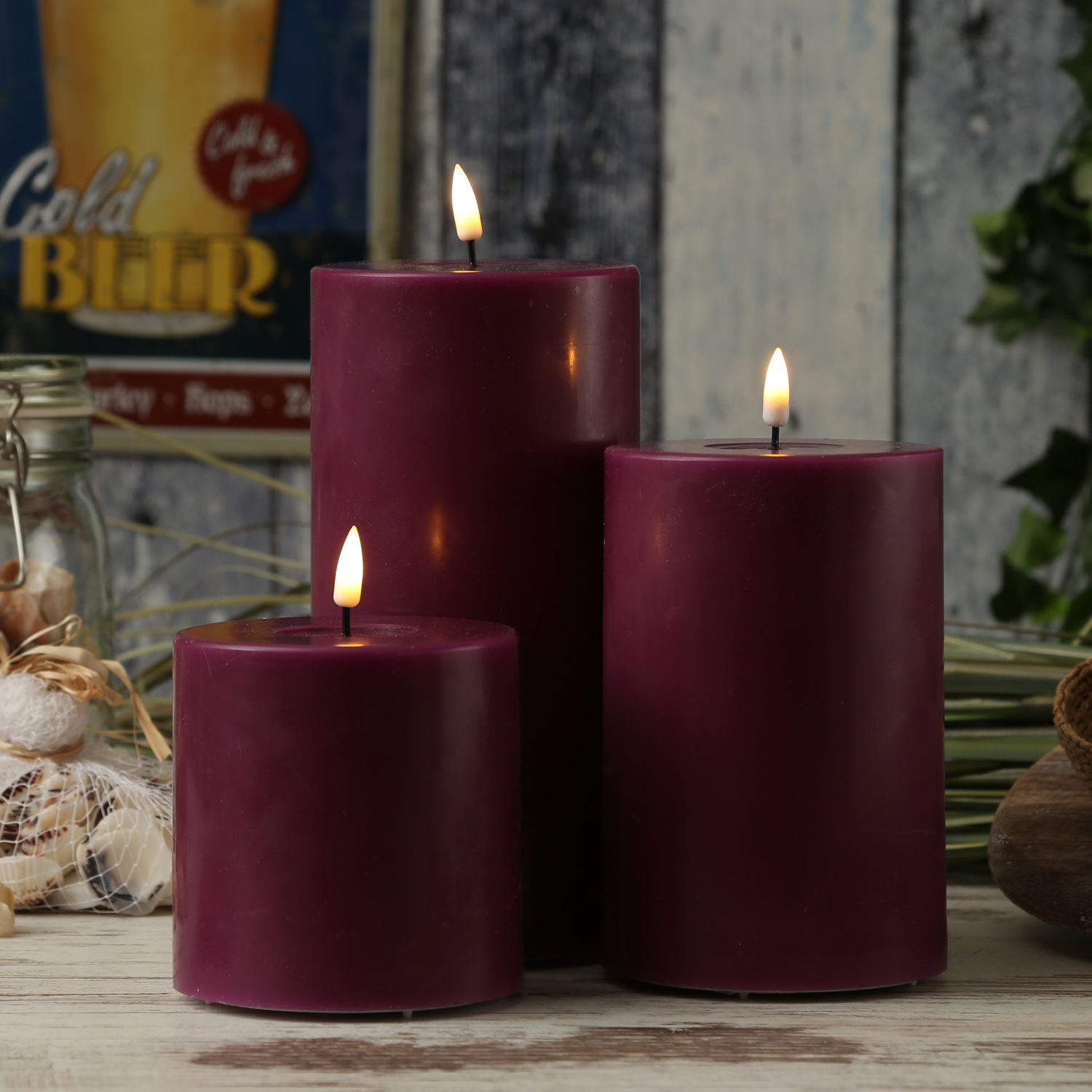 LED Stumpenkerze MIA - Echtwachs - realistische 3D Flamme - H: 15cm - D: 10cm - beere LED Stumpenkerze MIA - Echtwachs - realistische 3D Flamme - H: 15cm - D: 10cm - beere