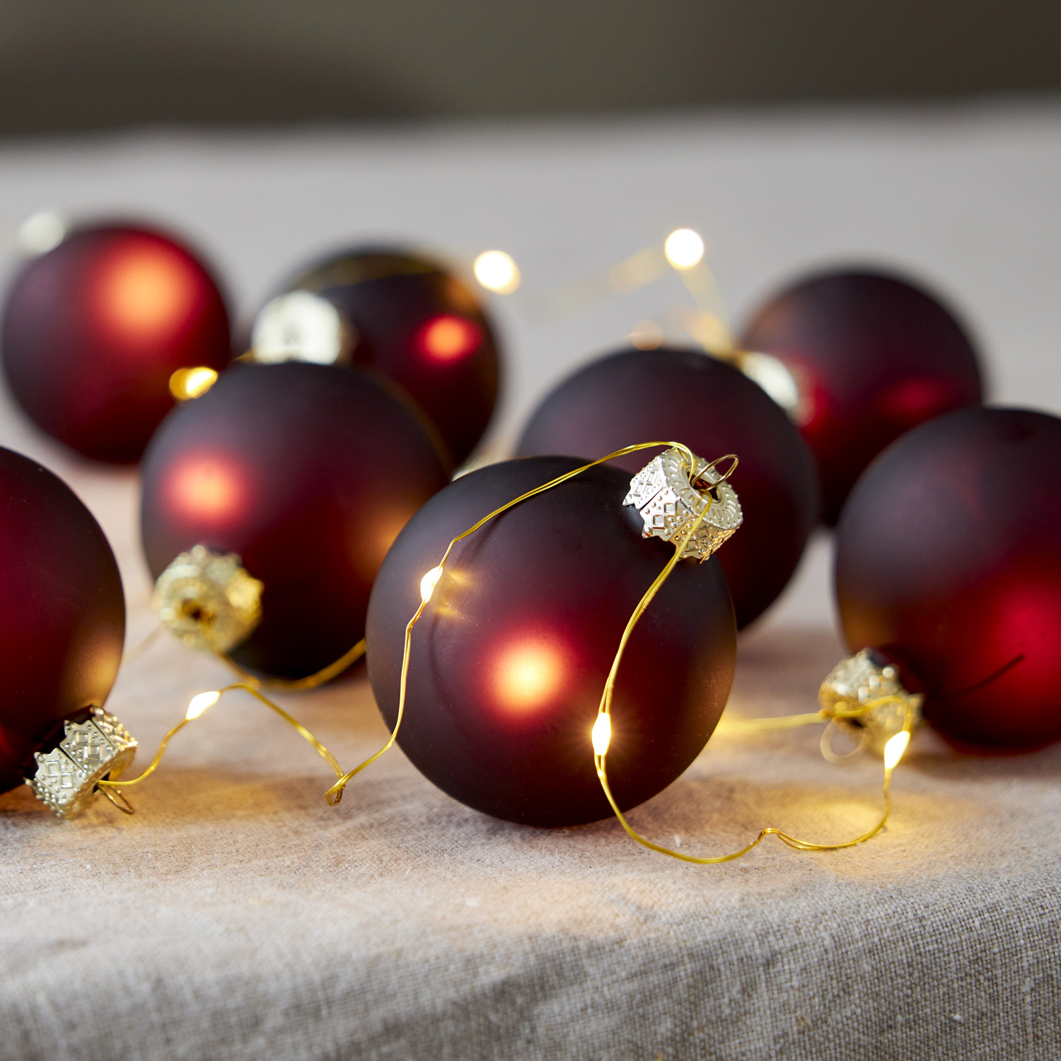 LED Lichterkette Christbaumkugel - Glas - 22 warmweiße LED - L: 1,6m - Timer - Batterie - rot LED Lichterkette Christbaumkugel - Glas - 22 warmweiße LED - L: 1,6m - Timer - Batterie - rot