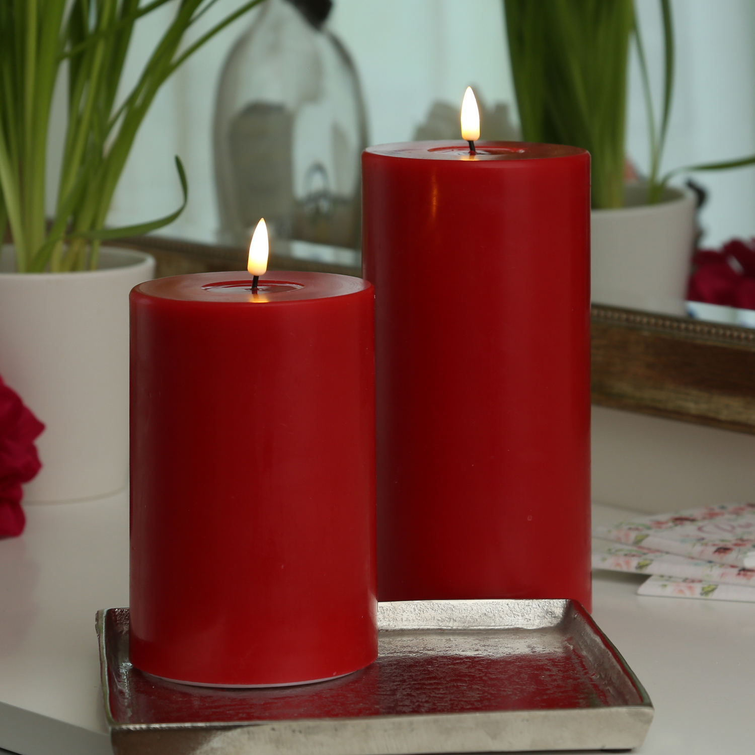 LED Stumpenkerze MIA - Echtwachs - realistische 3D Flamme - H: 15cm - D: 10cm - rot LED Stumpenkerze MIA - Echtwachs - realistische 3D Flamme - H: 15cm - D: 10cm - rot