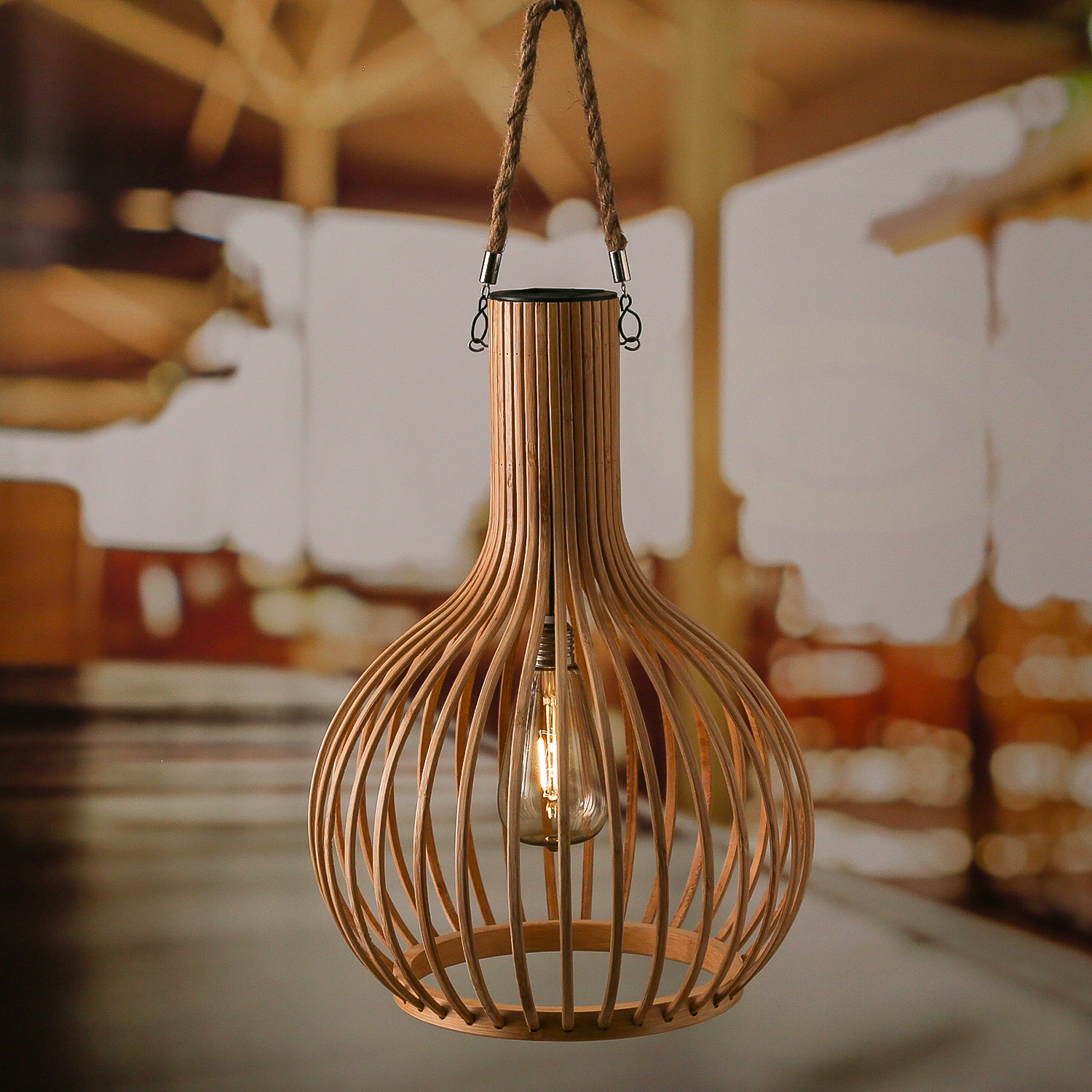 LED Solar Hängeleuchte - Bambus - 1 warmweiße LED - H: 40cm - D: 28cm - für Außen - natur