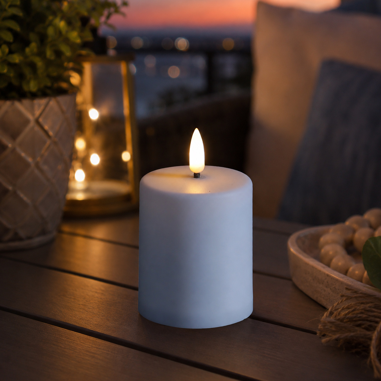 LED Mini Kerze/Grabkerze - H: 10cm/D: 6,1cm - Timer/Sensor - für Innen/Außen - bis 1200h - weiß