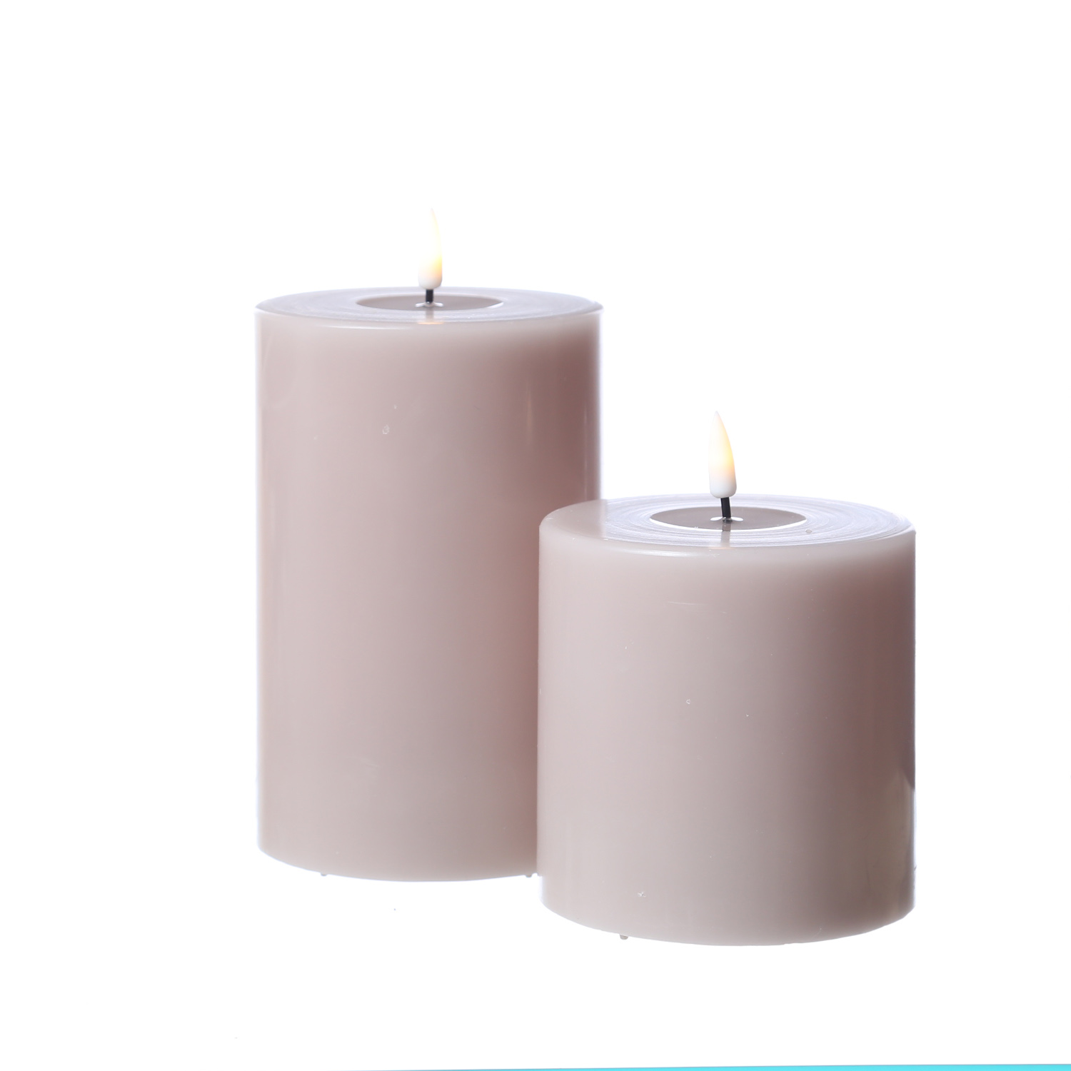 LED Stumpenkerze MIA - Echtwachs - realistische 3D Flamme - H: 10cm - D: 10cm - altrosa LED Stumpenkerze MIA - Echtwachs - realistische 3D Flamme - H: 10cm - D: 10cm - altrosa