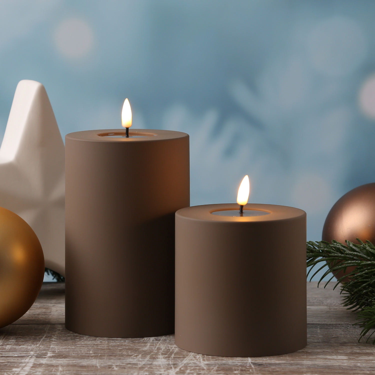 LED Stumpenkerze MIA - Kunststoff - realistische 3D Flamme - H: 15cm - D: 10cm - für Außen - mokka