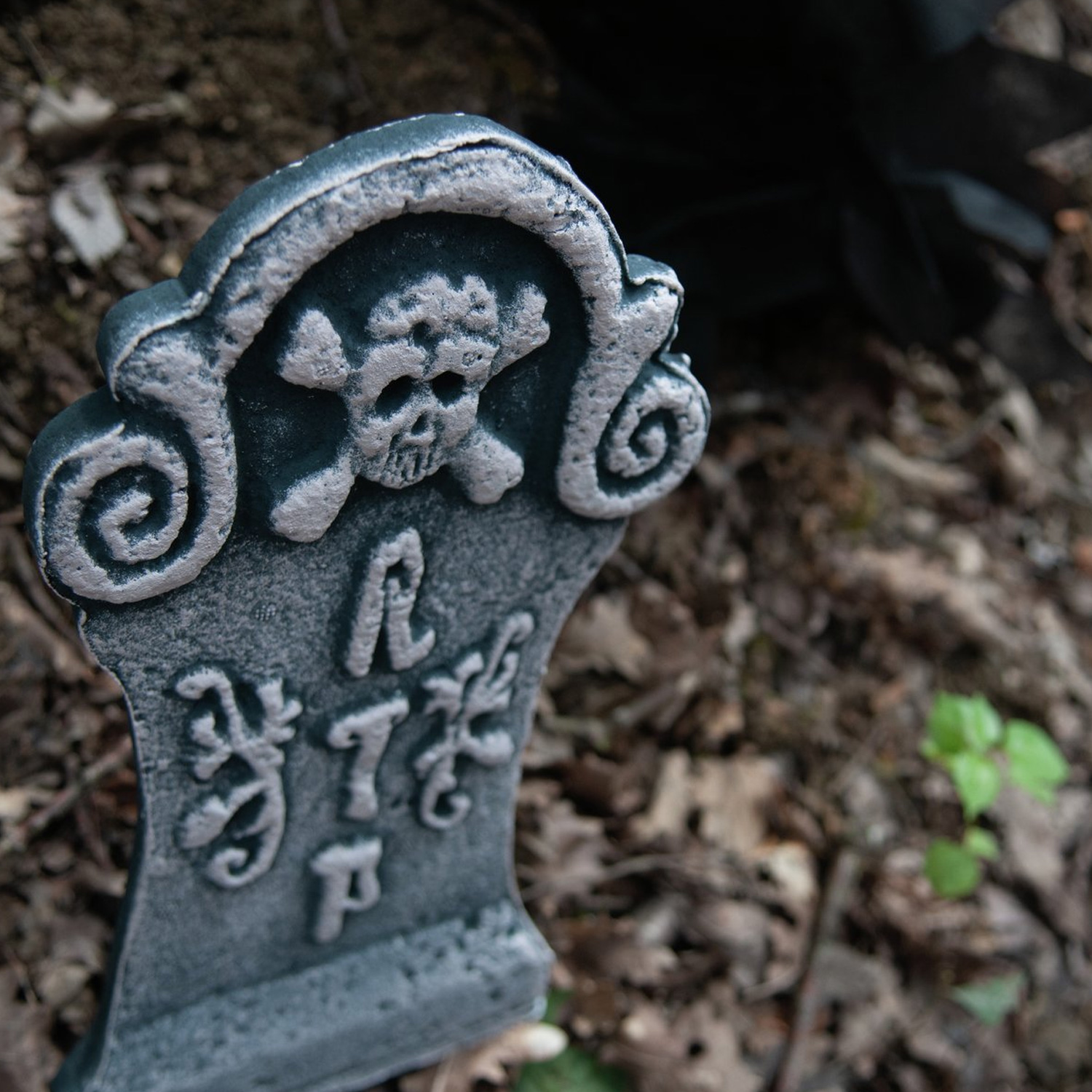 Halloween Grabsteinset "Friedhof" - Gruseldekoration innen und außen - 6-teilig