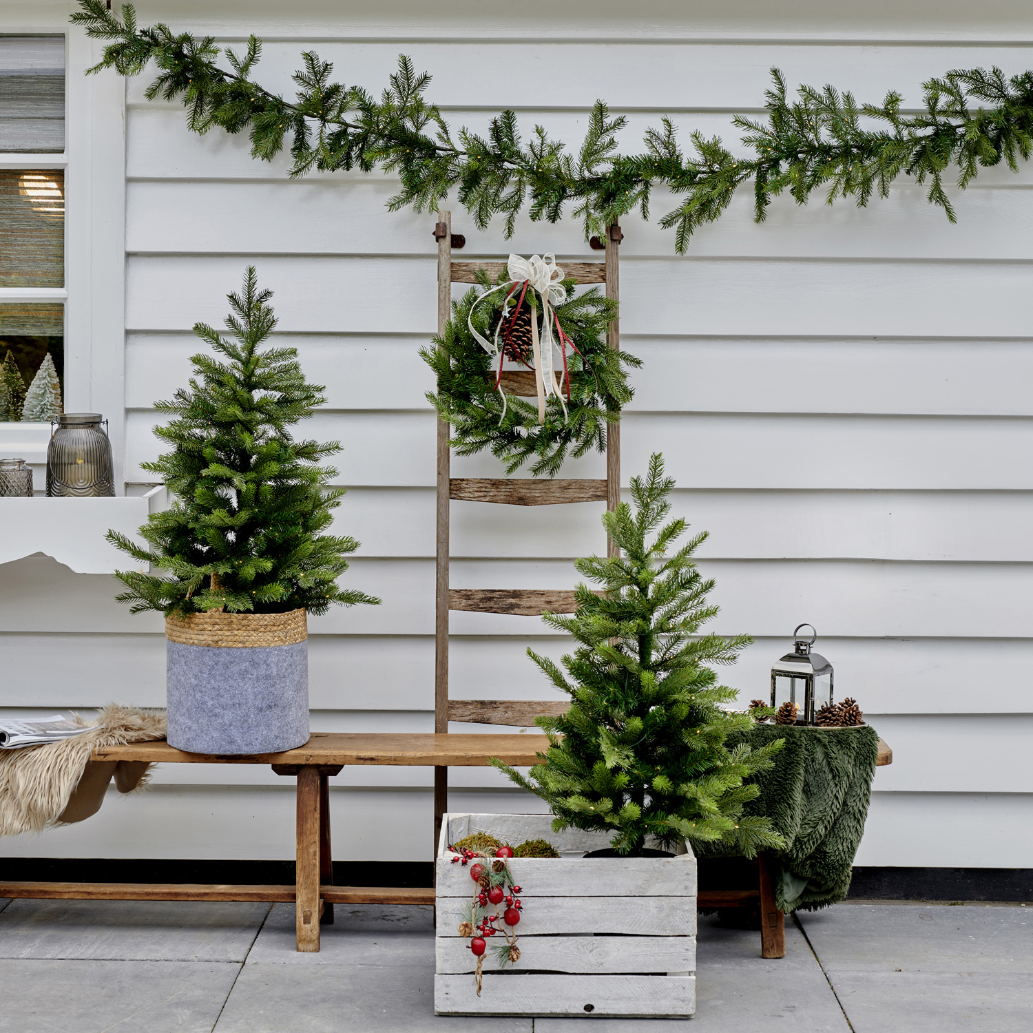 LED Weihnachtsset für Haustür - Kranz, Girlande, 2 Bäume - beleuchtet - 8 Funktionen - 4teilig LED Weihnachtsset für Haustür - Kranz, Girlande, 2 Bäume - beleuchtet - 8 Funktionen - 4teilig