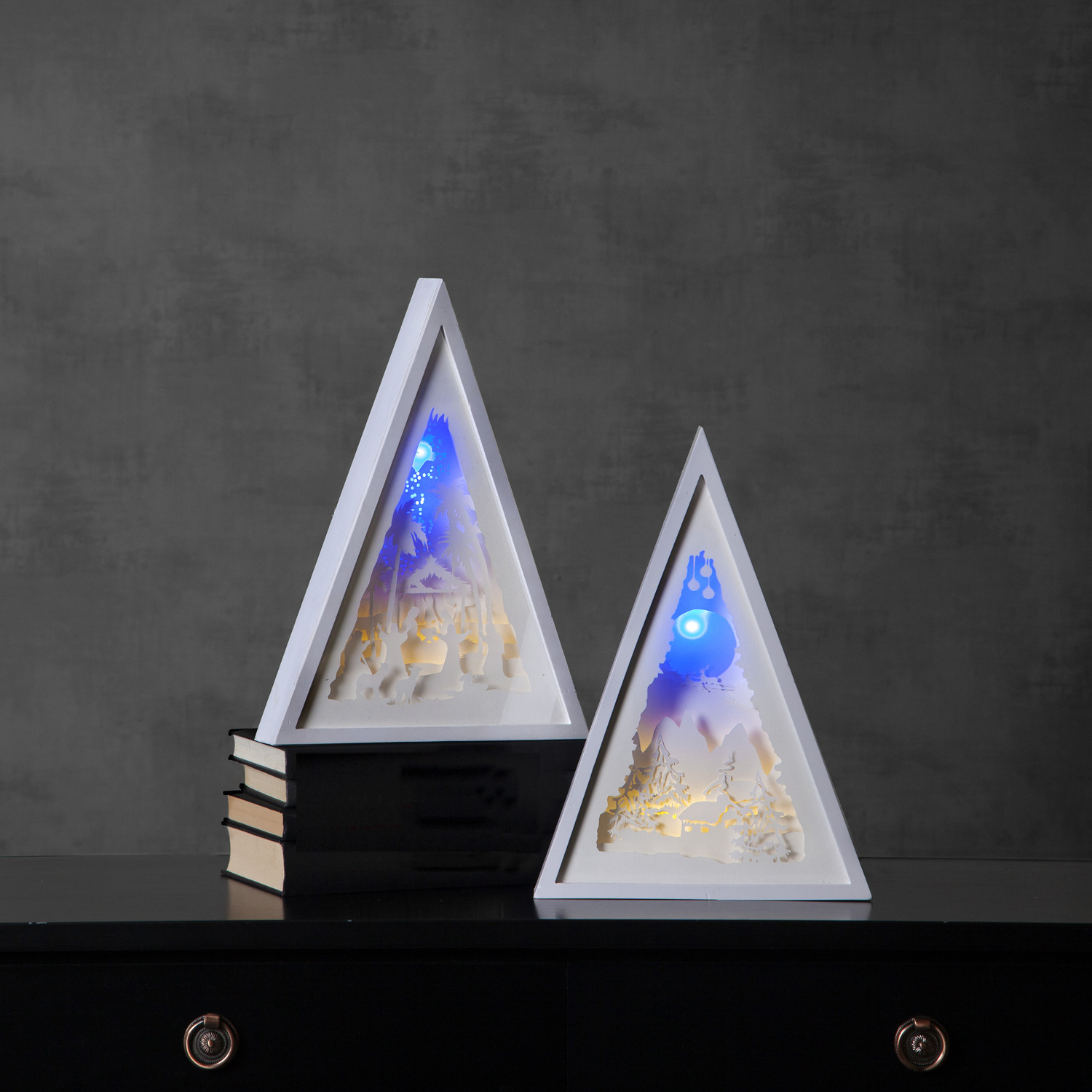 LED-Bild mehrdimensional "Krippe" - weiss - 8 LED - Batterie - Timer - H: 30,5cm - B: 22cm LED-Bild mehrdimensional "Krippe" - weiss - 8 LED - Batterie - Timer - H: 30,5cm - B: 22cm