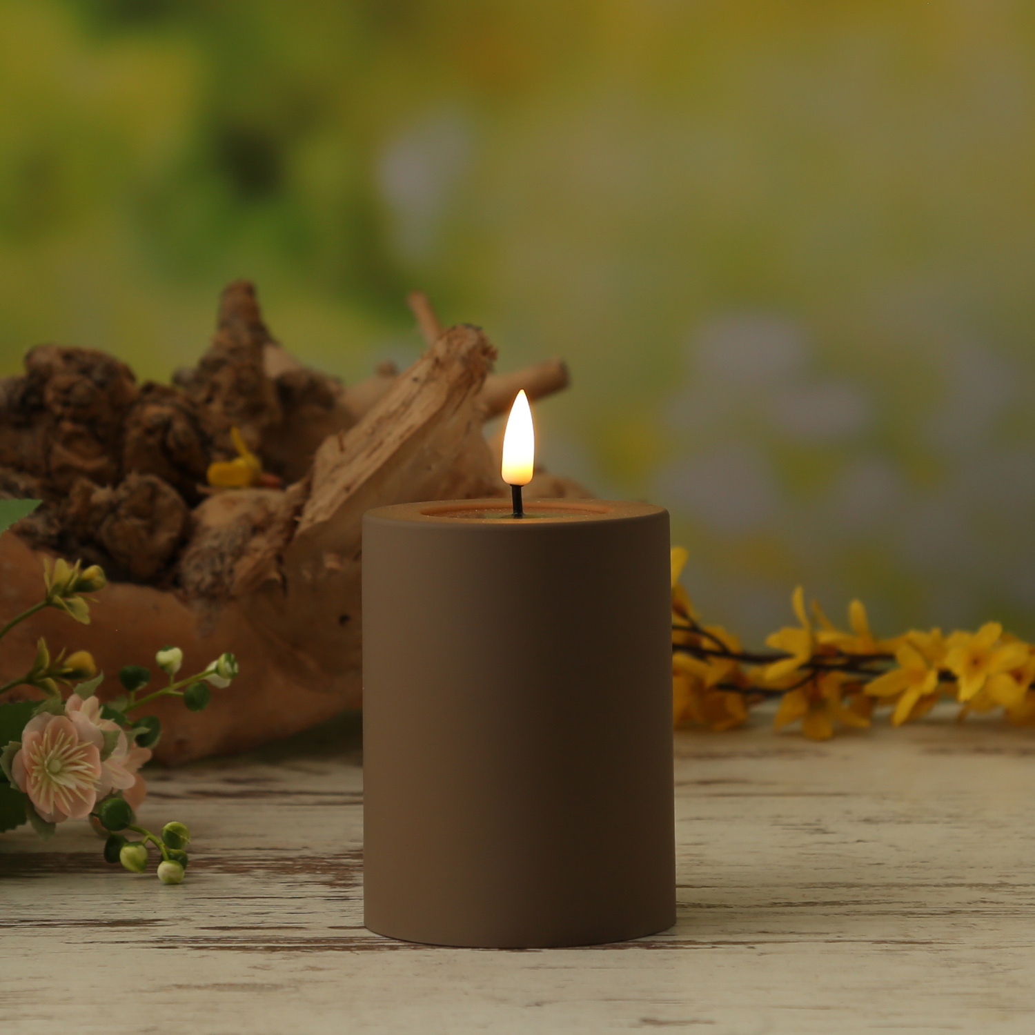 LED Stumpenkerze MIA - Kunststoff - 3D Flamme - H: 10cm - D: 7,5cm - für Außen - mokka/braun LED Stumpenkerze MIA - Kunststoff - 3D Flamme - H: 10cm - D: 7,5cm - für Außen - mokka/braun