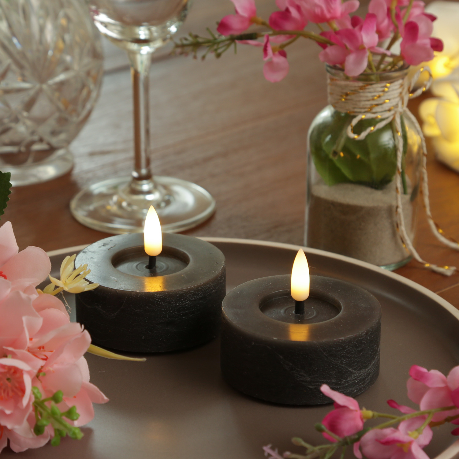 LED Maxi Teelichter LINA - Rustik-Optik - Echtwachs - Timer - D: 7cm - H: 6cm - grau - 2 Stück LED Maxi Teelichter LINA - Rustik-Optik - Echtwachs - Timer - D: 7cm - H: 6cm - grau - 2 Stück