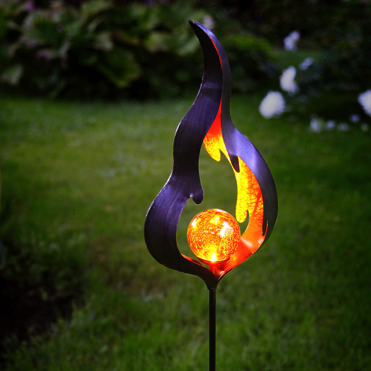 LED Solarstab "Feuer"- schwarz - amber LED - Glaskugel in Flamme - H: 85cm - Dämmerungssensor LED Solarstab "Feuer"- schwarz - amber LED - Glaskugel in Flamme - H: 85cm - Dämmerungssensor