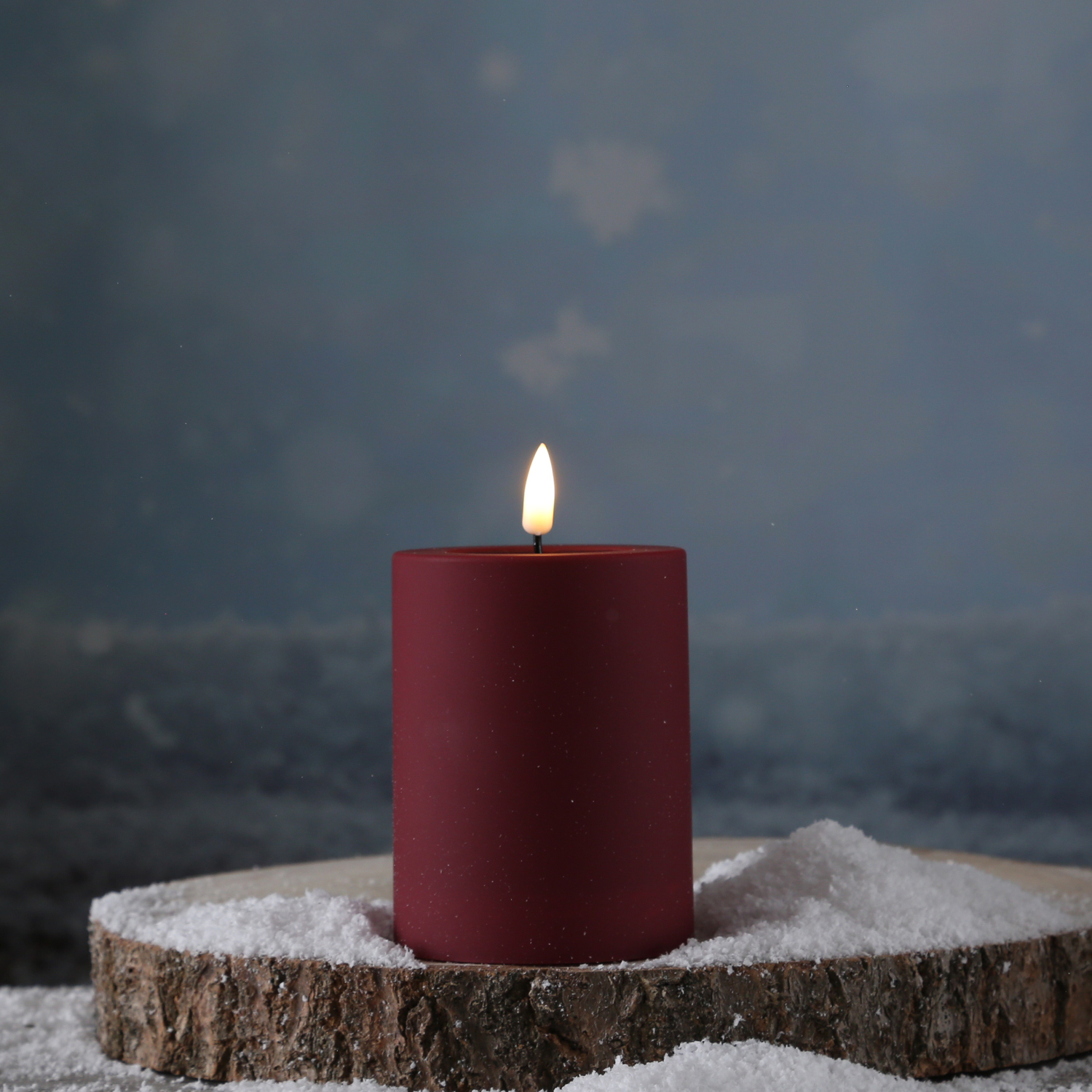 LED Stumpenkerze MIA - Kunststoff - realistische 3D Flamme - H: 10cm - f. Außen - bordeaux/dunkelrot LED Stumpenkerze MIA - Kunststoff - realistische 3D Flamme - H: 10cm - f. Außen - bordeaux/dunkelrot