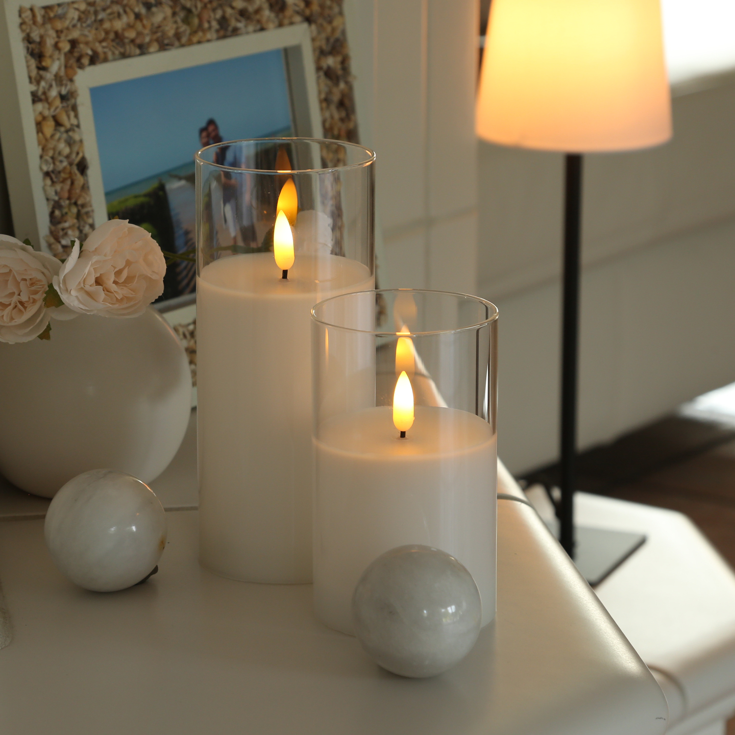 LED Kerze im Glas - Windlicht - Echtwachs - flackernde 3D Flamme - Timer - H: 12,5cm - D: 7,5cm